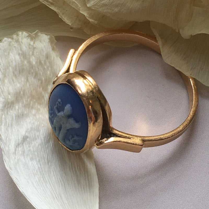 Antique Wedgwood blue cameo Mercury with caduceus 18K gold ring