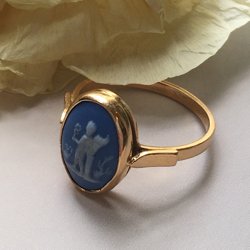 Antique Wedgwood blue cameo Mercury with caduceus 18K gold ring