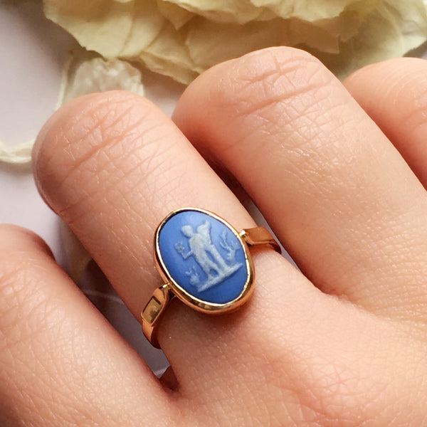 Antique Wedgwood blue cameo Mercury with caduceus 18K gold ring