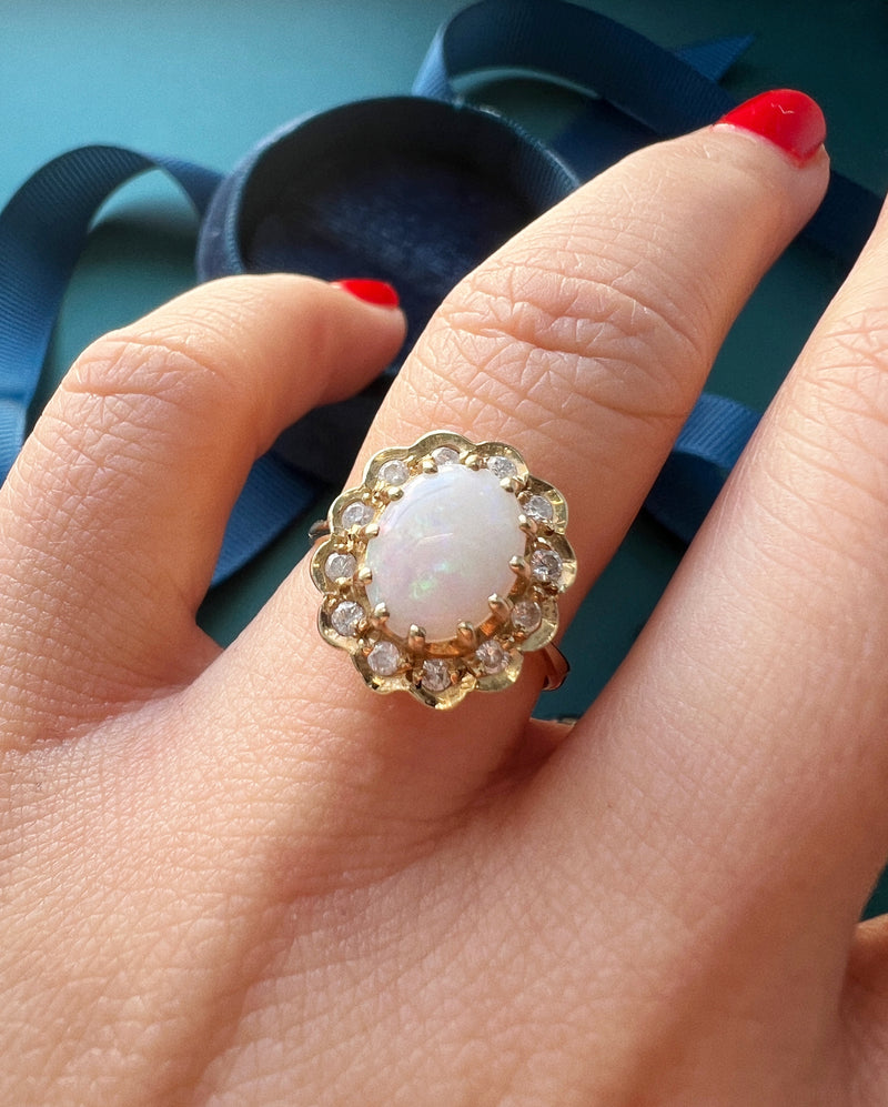 Vintage 18k yellow gold diamond white opal cluster ring