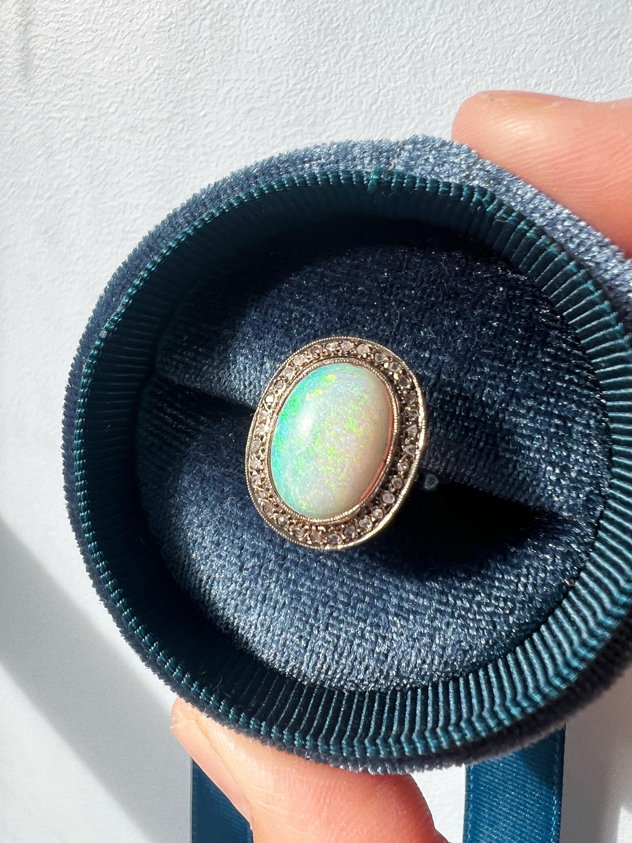 Early 20th century large 18K gold opal diamond ring - Curiously timeless