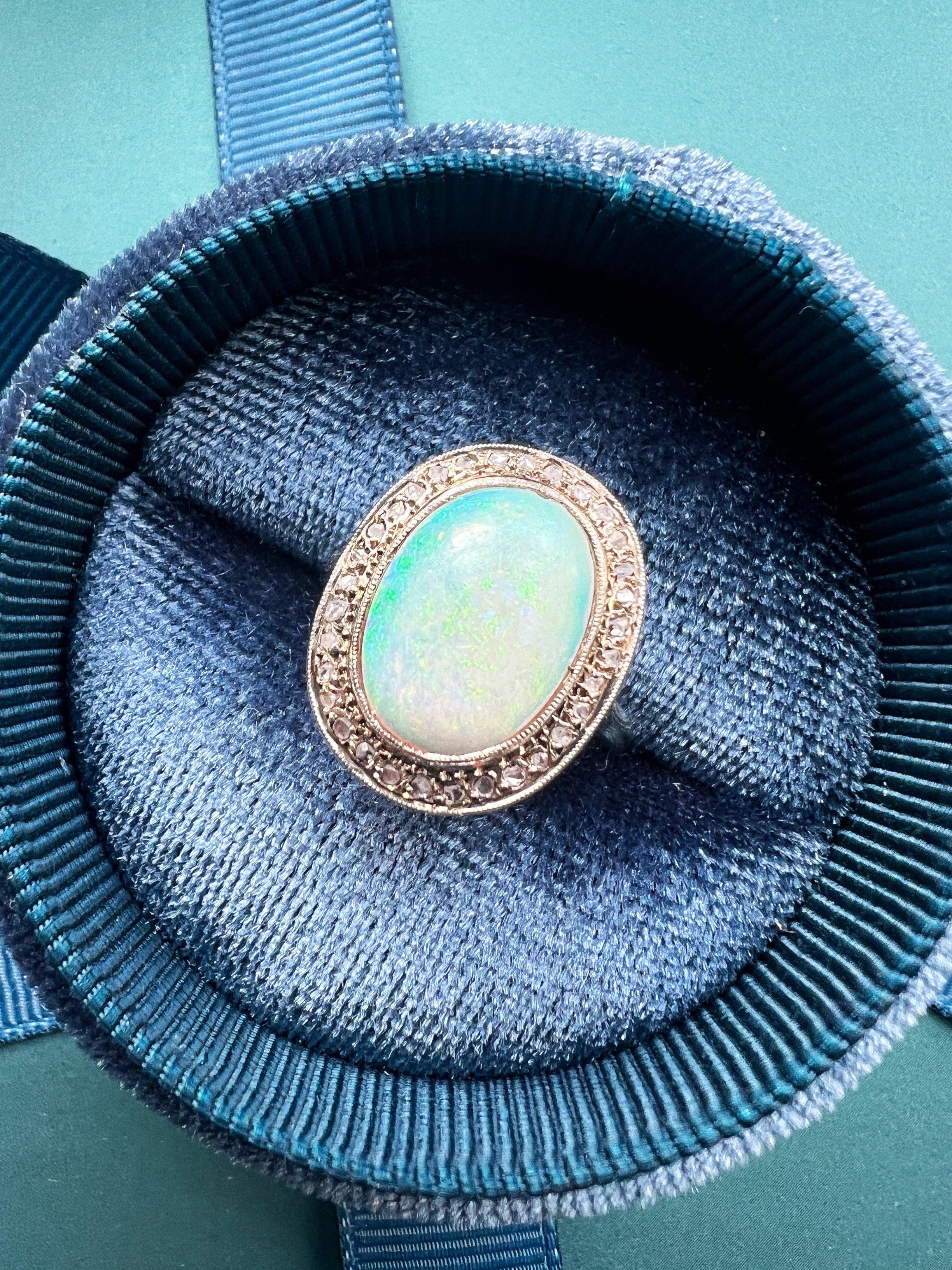 Early 20th century large 18K gold opal diamond ring - Curiously timeless