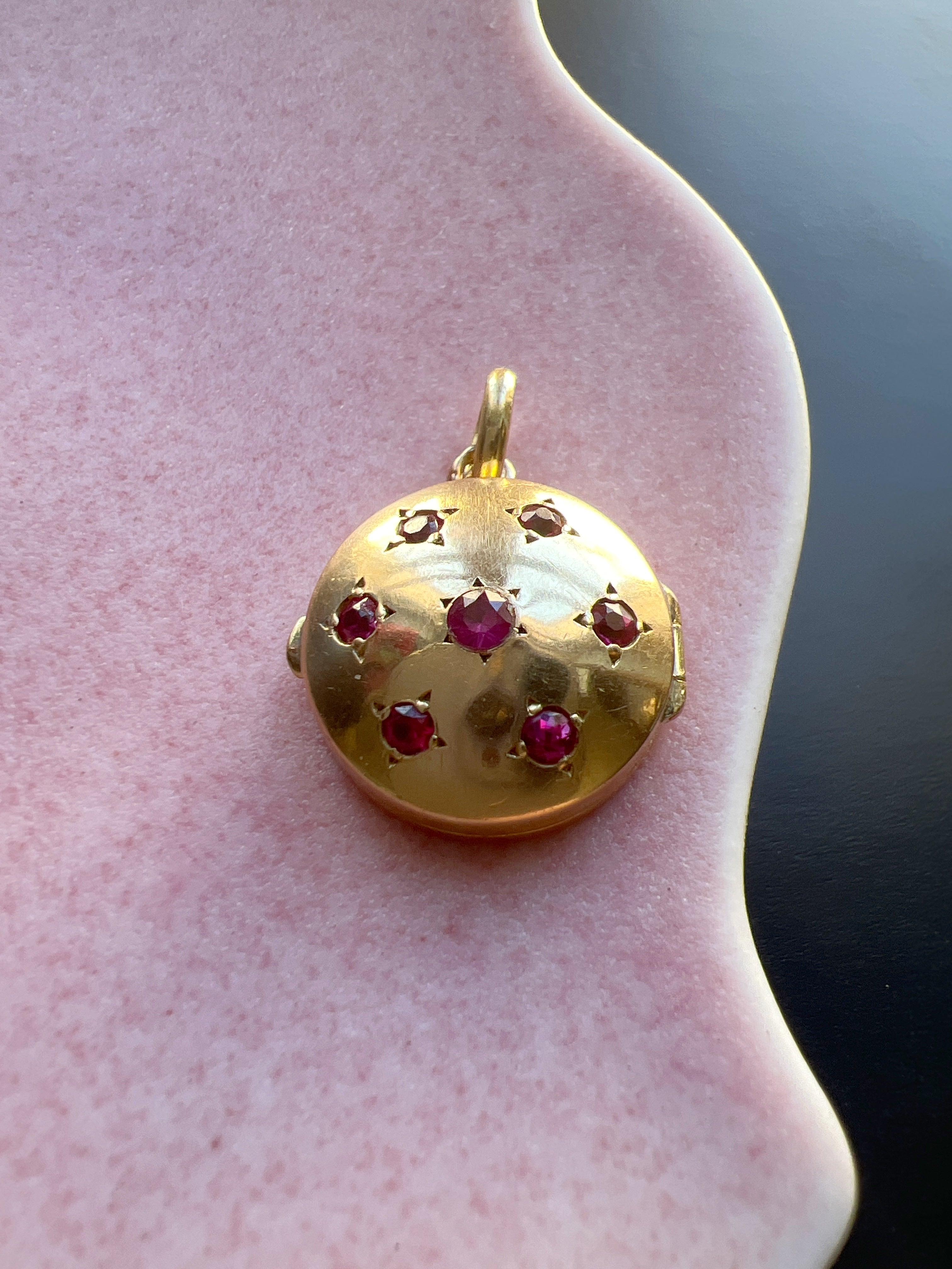 Celestial French Vintage 1950s 18K gold ruby stars bombé photo locket - Curiously timeless