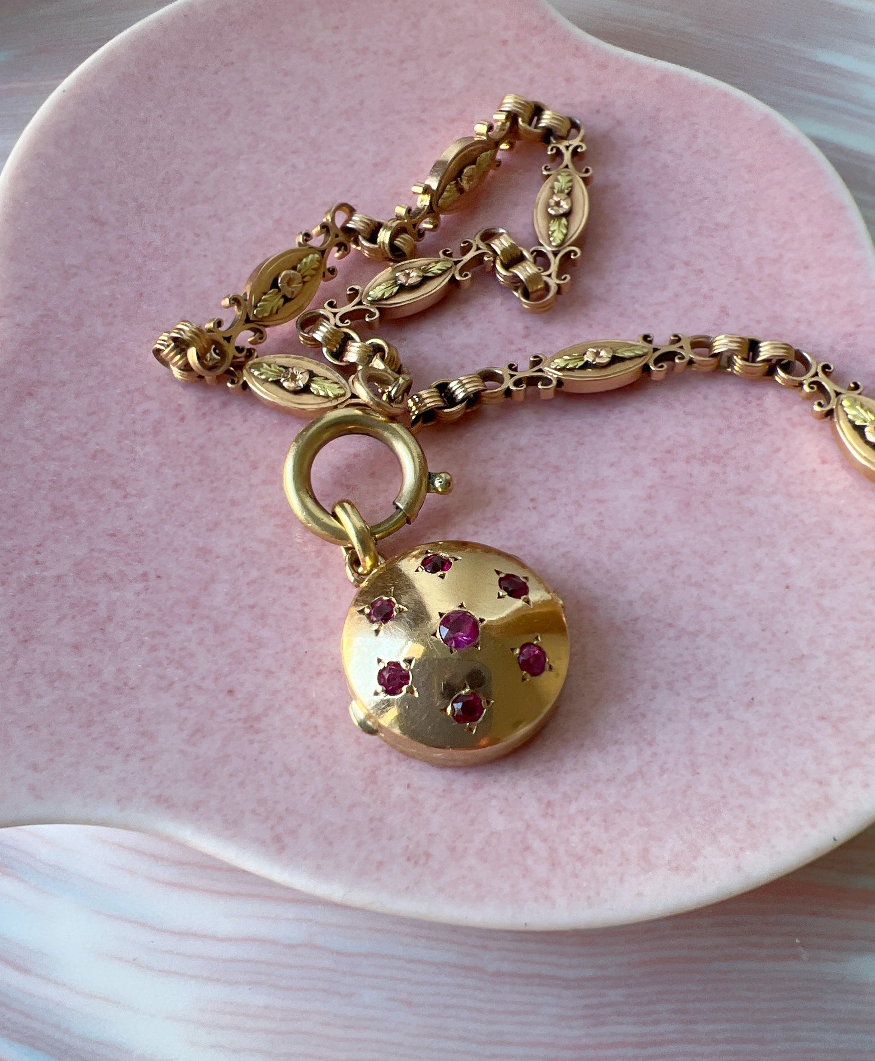 Celestial French Vintage 1950s 18K gold ruby stars bombé photo locket - Curiously timeless