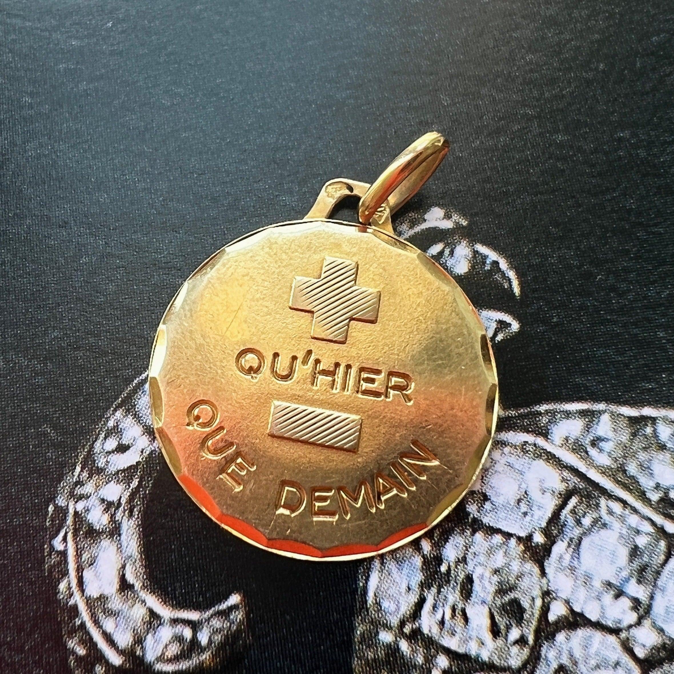 Vintage Augis 18K gold “more than yesterday, less than tomorrow” pendant - Curiously timeless