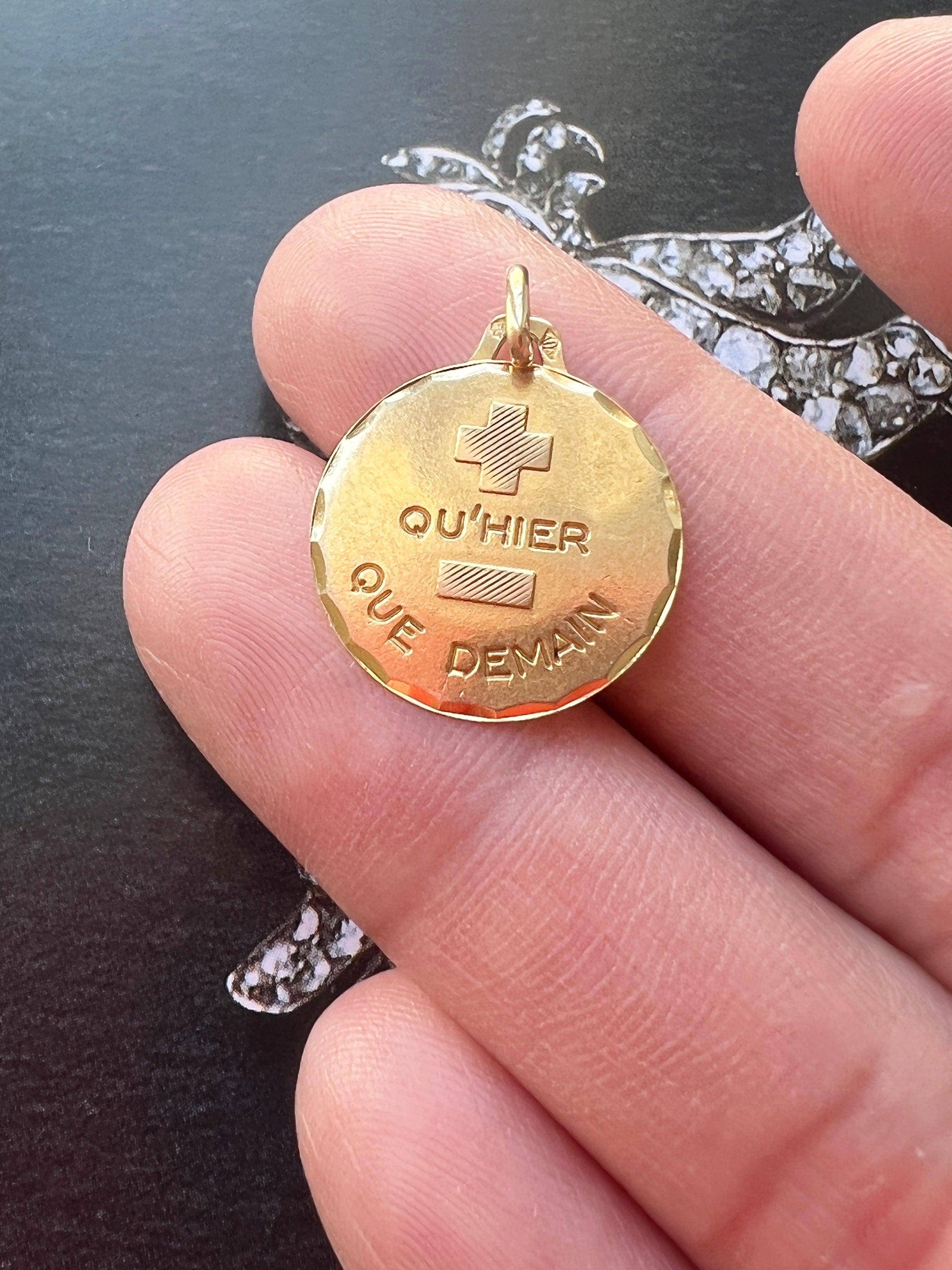 Vintage Augis 18K gold “more than yesterday, less than tomorrow” pendant - Curiously timeless