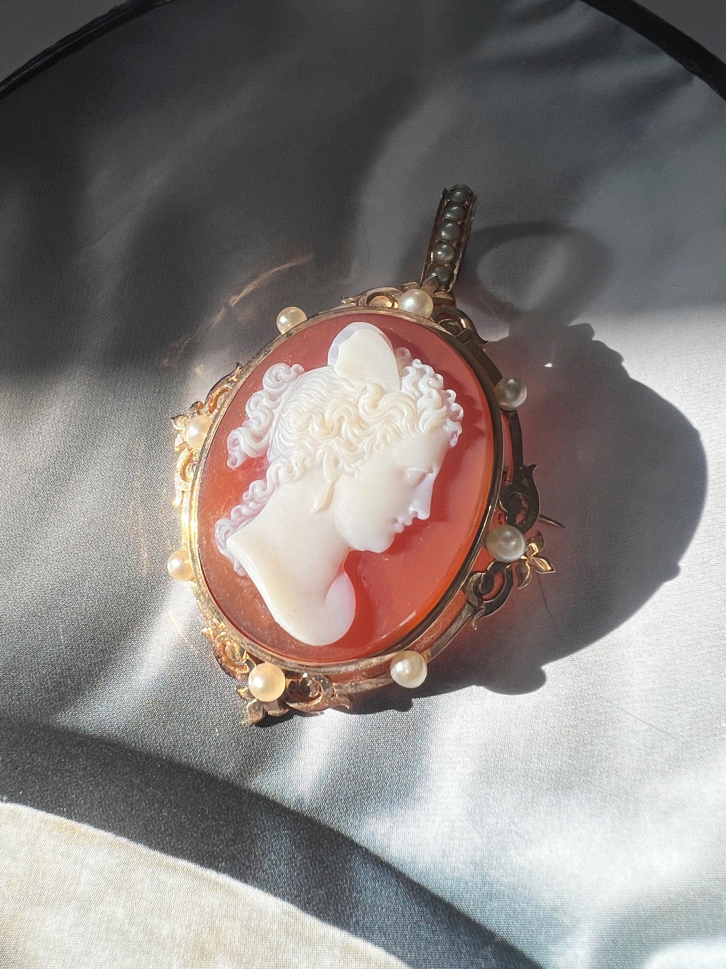 Boxed Victorian era 18K gold natural pearls agate cameo pendant brooch - Curiously timeless