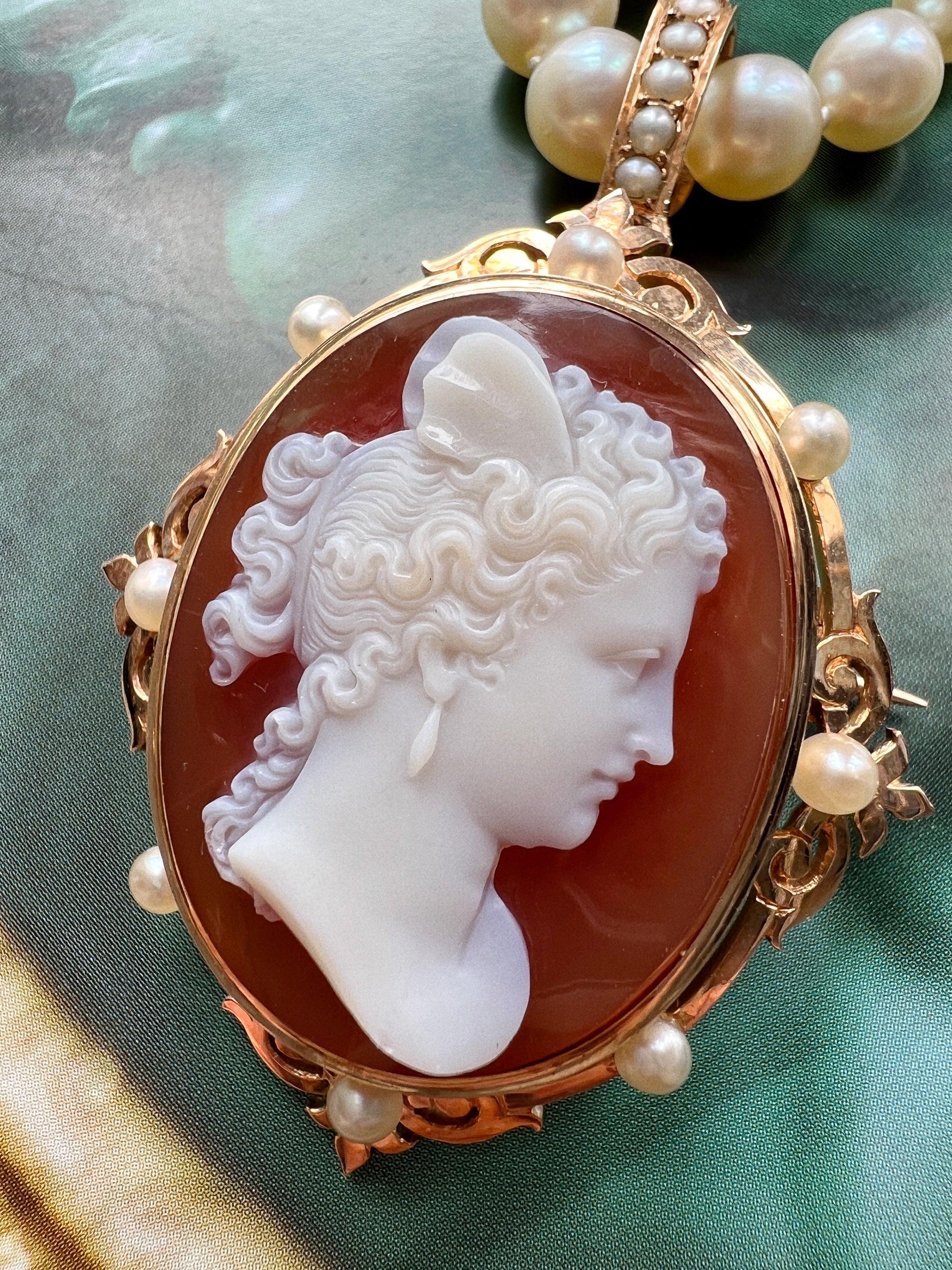 Boxed Victorian era 18K gold natural pearls agate cameo pendant brooch - Curiously timeless