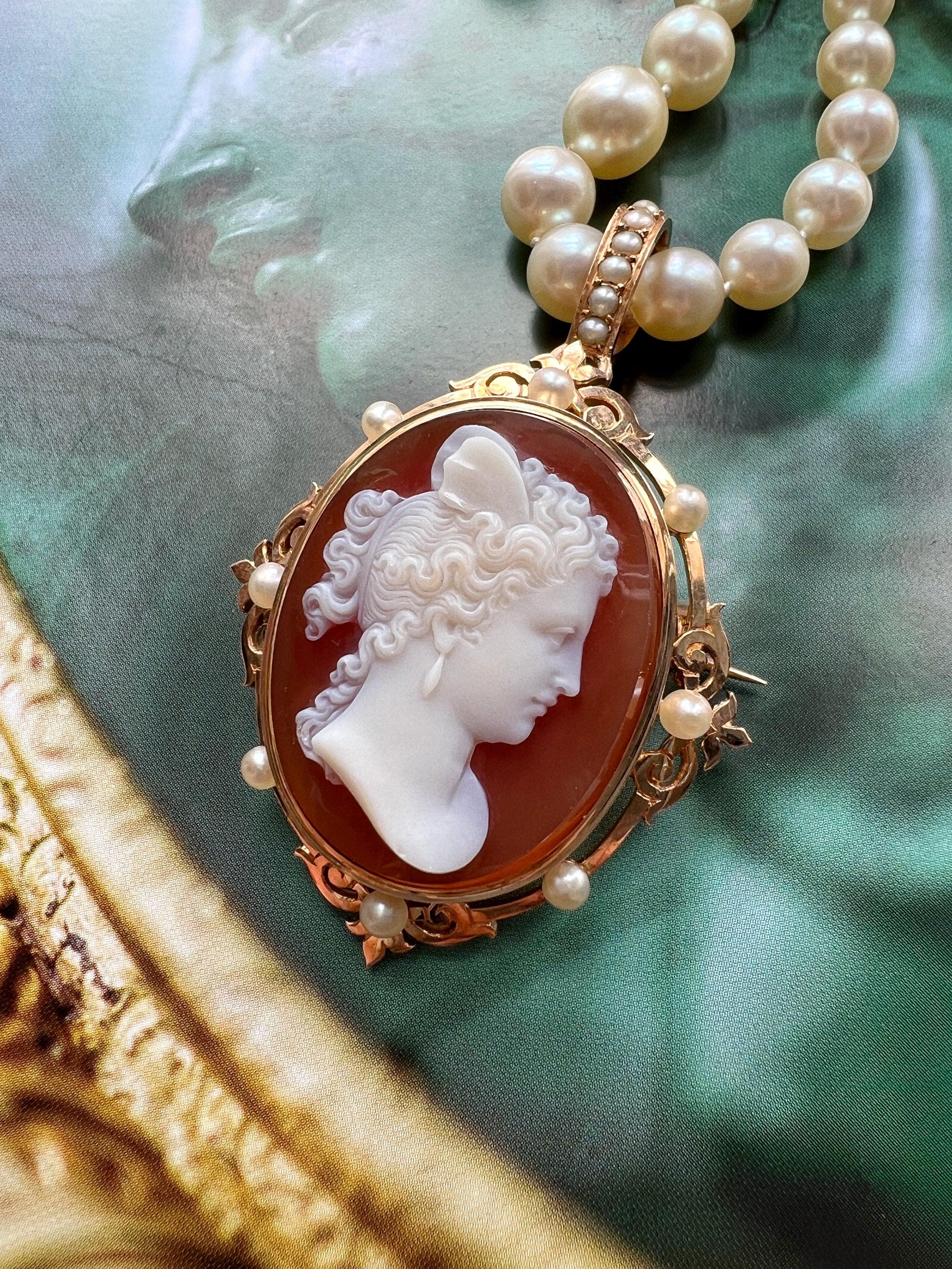 Boxed Victorian era 18K gold natural pearls agate cameo pendant brooch - Curiously timeless