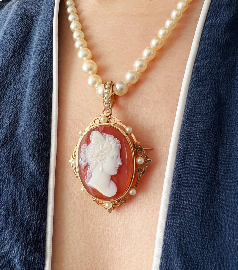 Boxed Victorian era 18K gold natural pearls agate cameo pendant