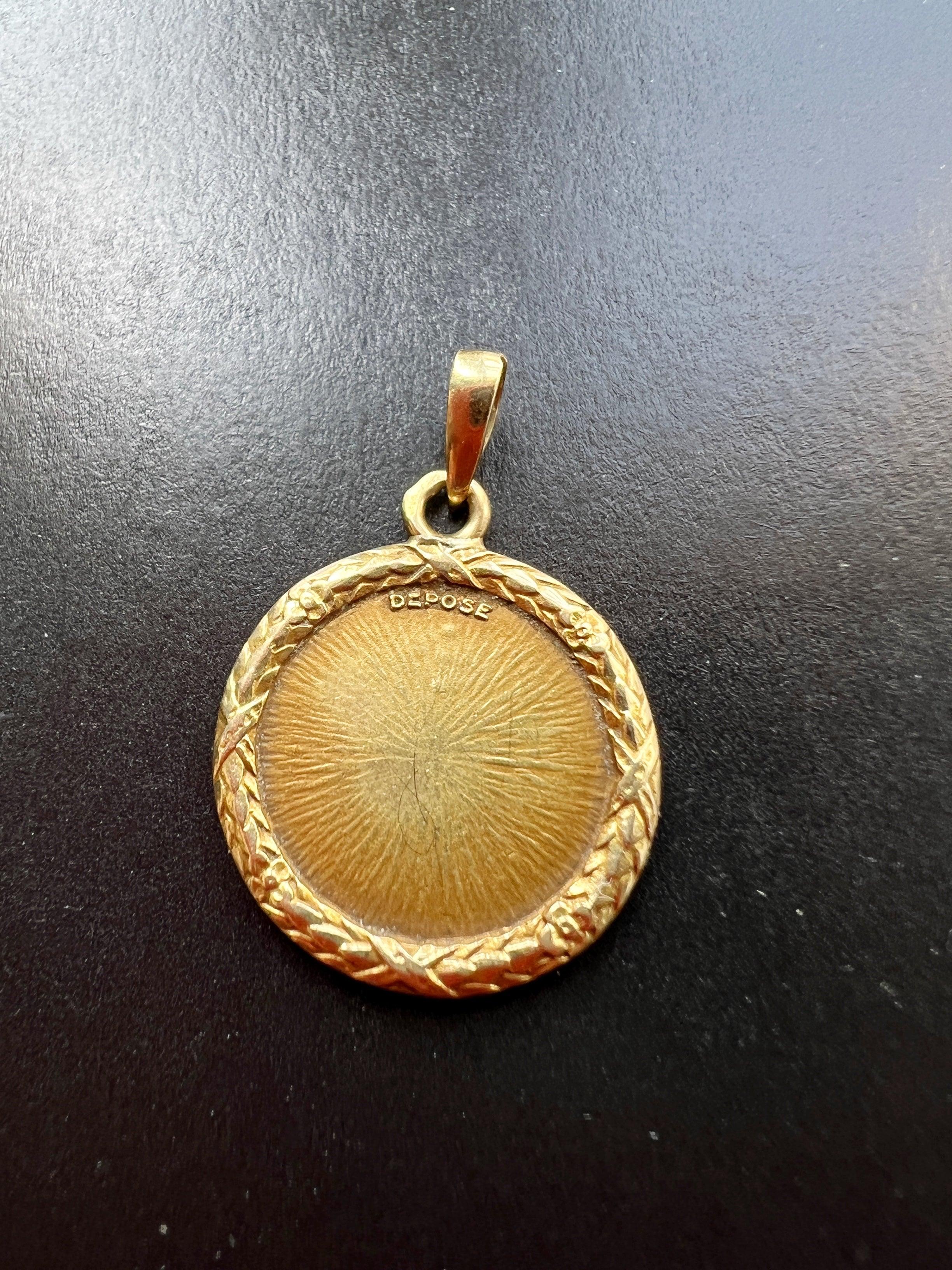 Vintage Augis 18K gold love medal pendant - Curiously timeless