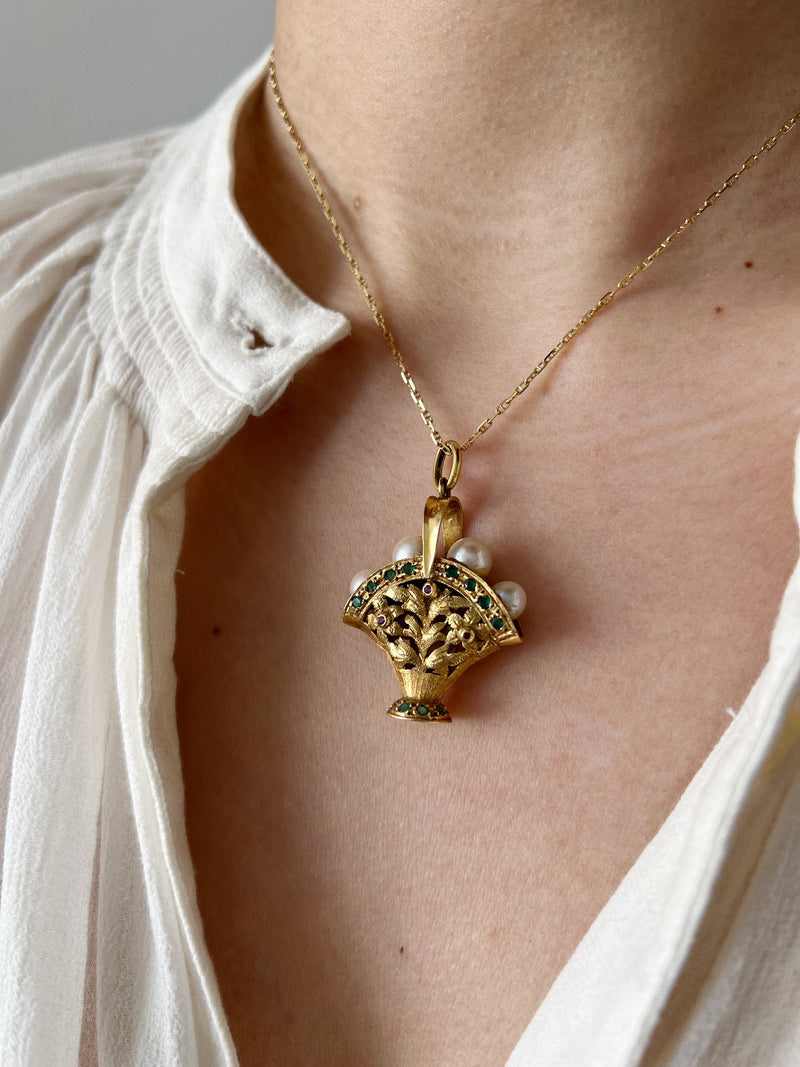 Lovely 18K gold floral woven basket pendant with white pearl “egg”