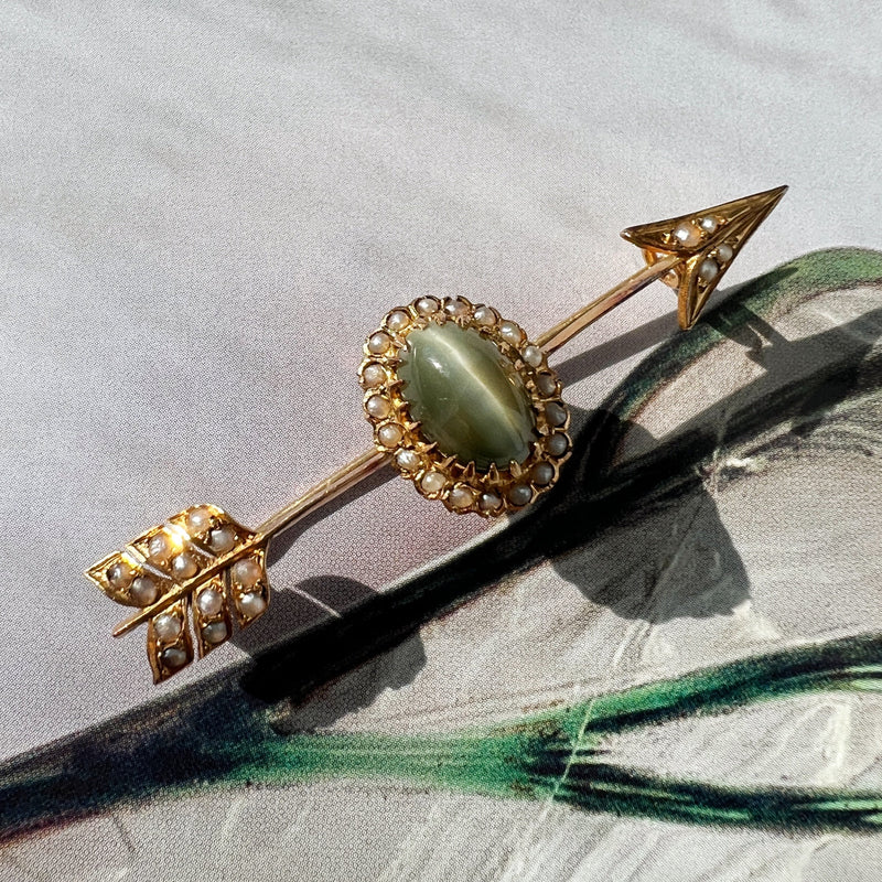 Victorian era 18K gold cat's-eye chrysoberyl pearl arrow brooch