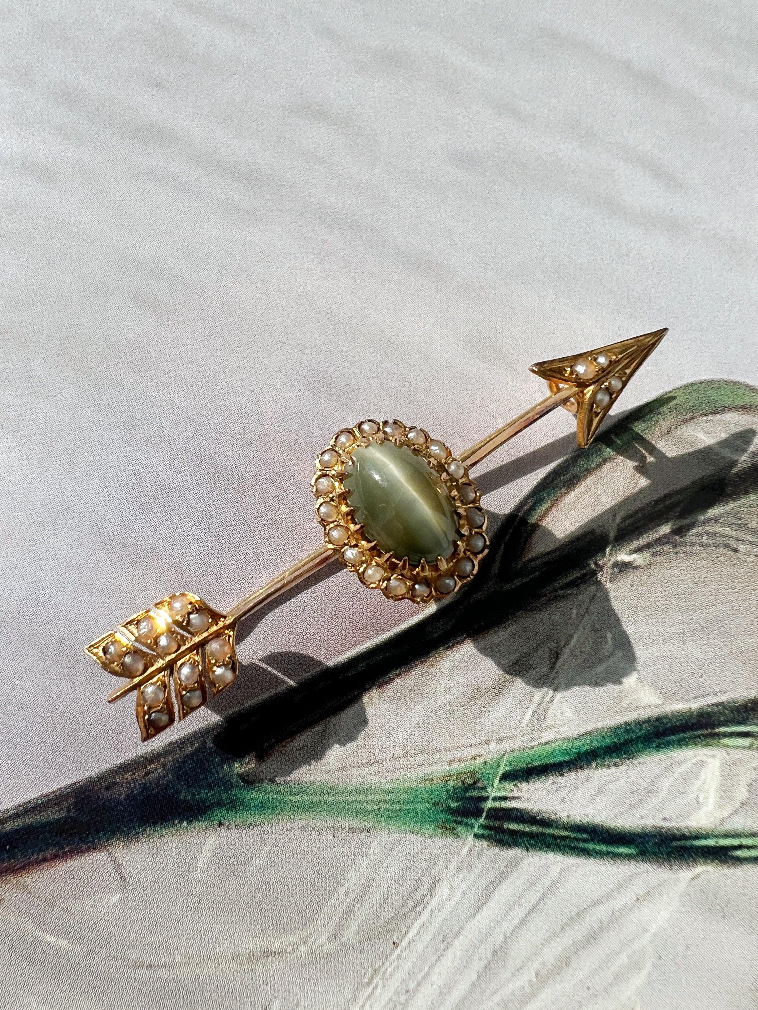 Victorian era 18K gold cat's-eye chrysoberyl pearl arrow brooch - Curiously timeless