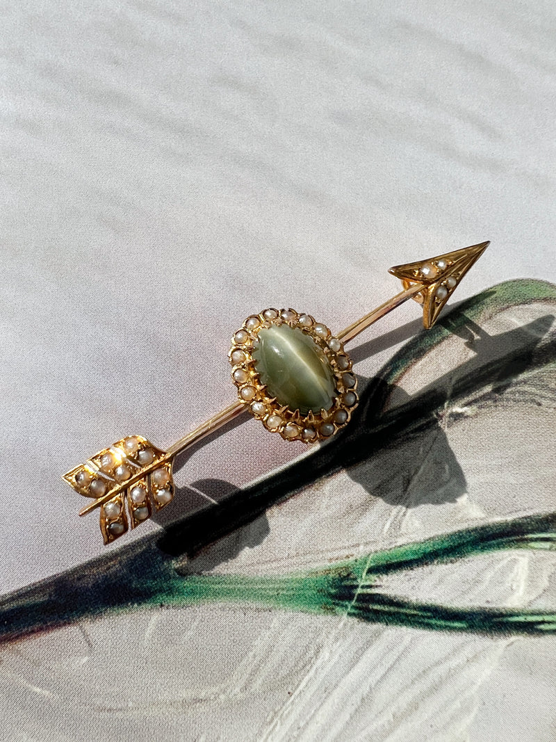 Victorian era 18K gold cat's-eye chrysoberyl pearl arrow brooch