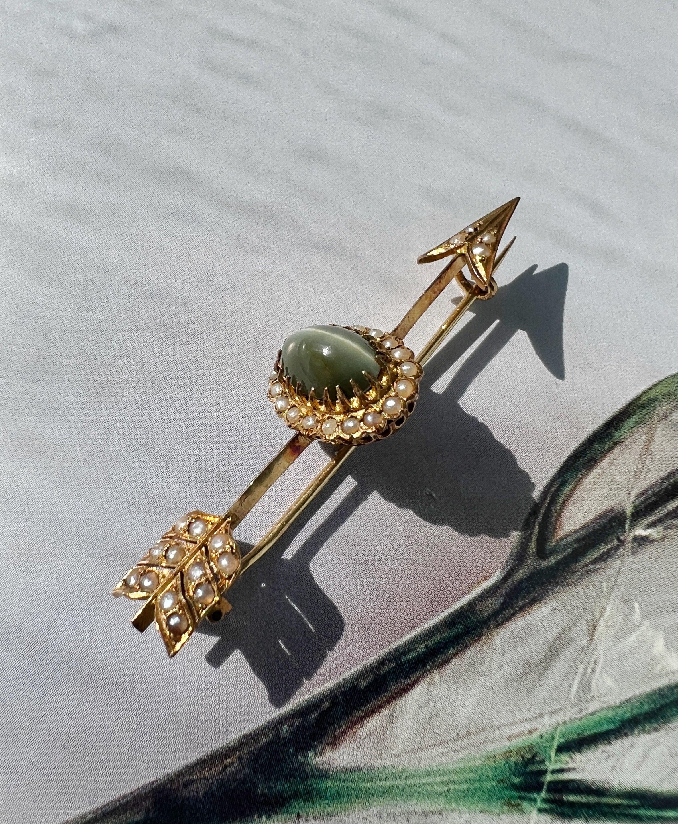 Victorian era 18K gold cat's-eye chrysoberyl pearl arrow brooch - Curiously timeless