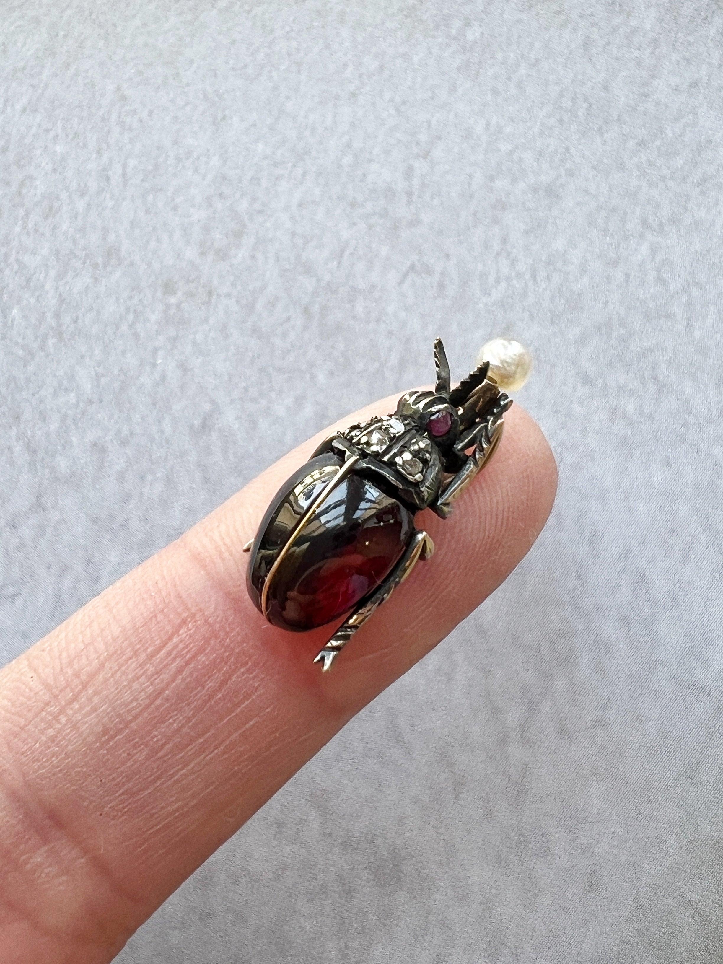 Victorian era garnet scarab pendant with diamond, ruby and pearl - Curiously timeless