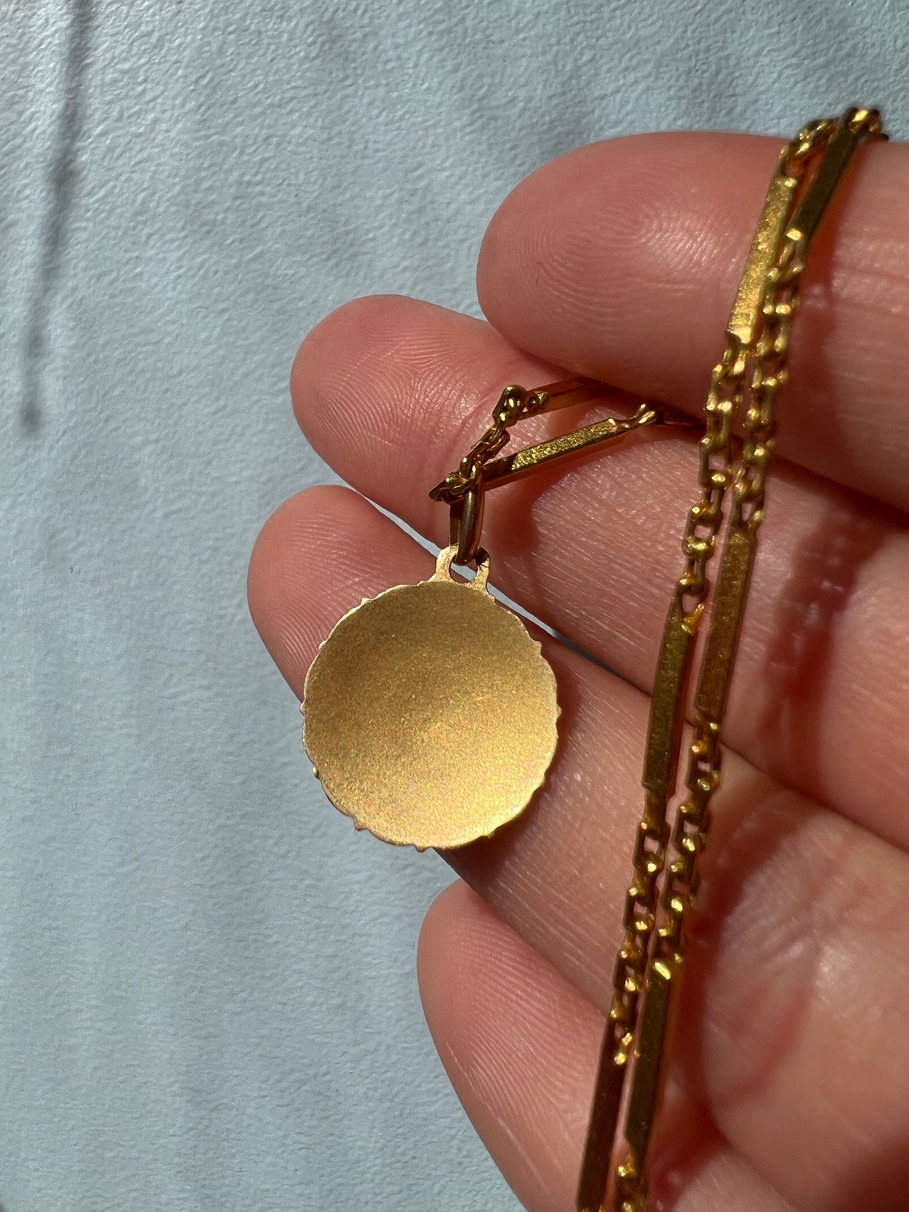 Beautiful Vintage Zodiac Sagittarius 18K gold medal pendant - Curiously timeless