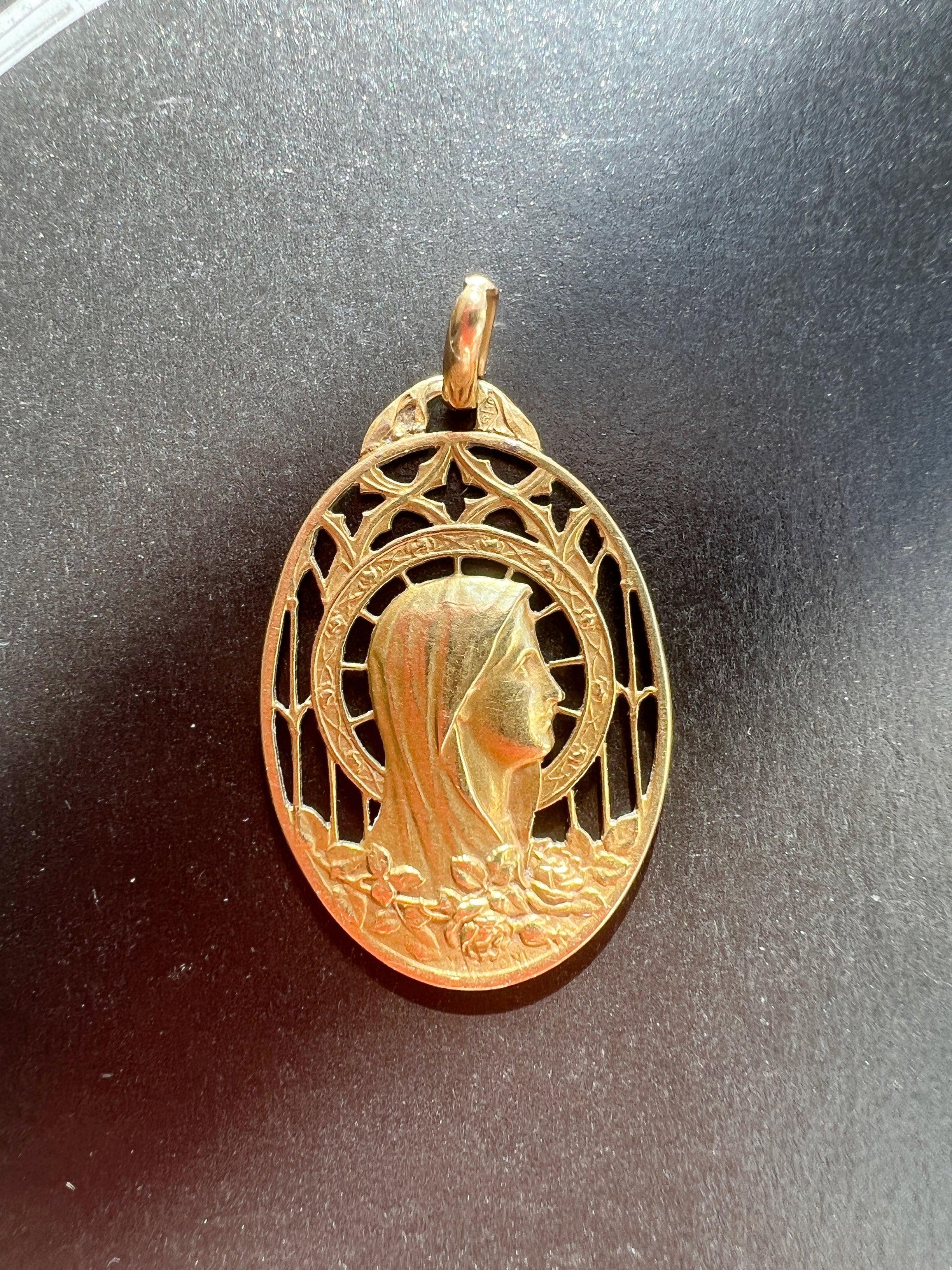 Magnificent 18K gold Virgin Mary medal pendant singed by Mazzoni - Curiously timeless