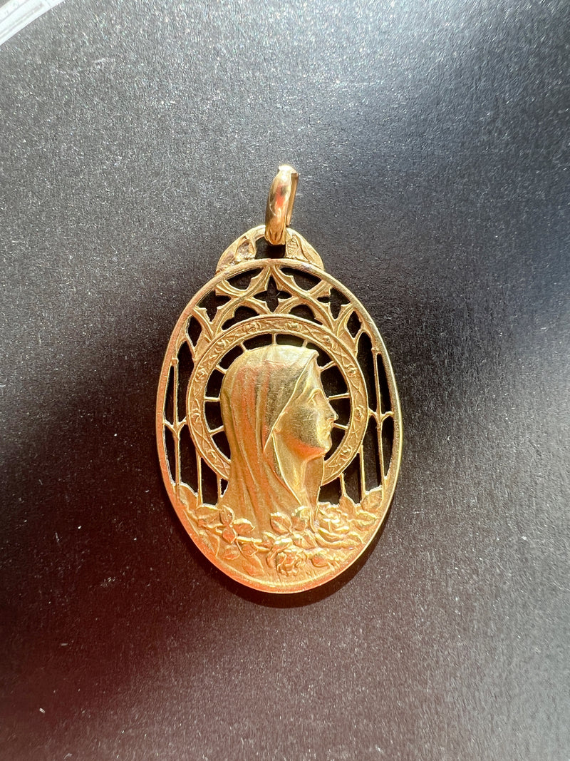 Magnificent 18K gold Virgin Mary medal pendant singed by Mazzoni