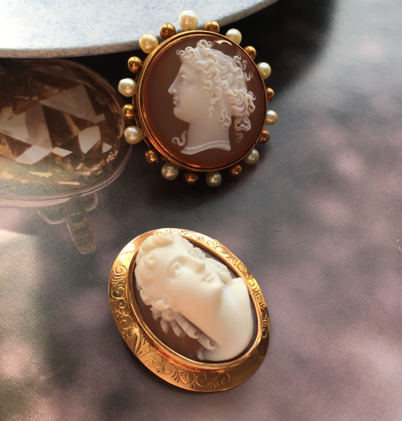 Exceptional French high-relief cameo brooch and pendant in 18K solid g –  Curiously timeless