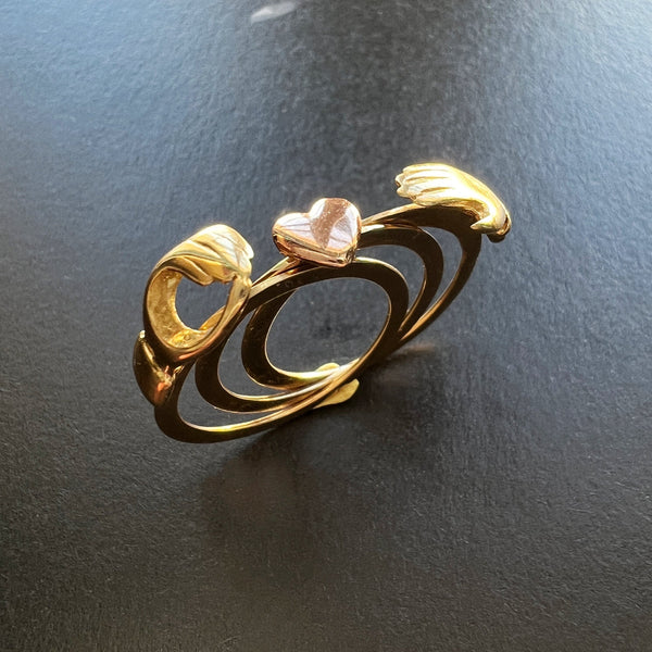 French 18K gold hands heart Fede & Faith ring