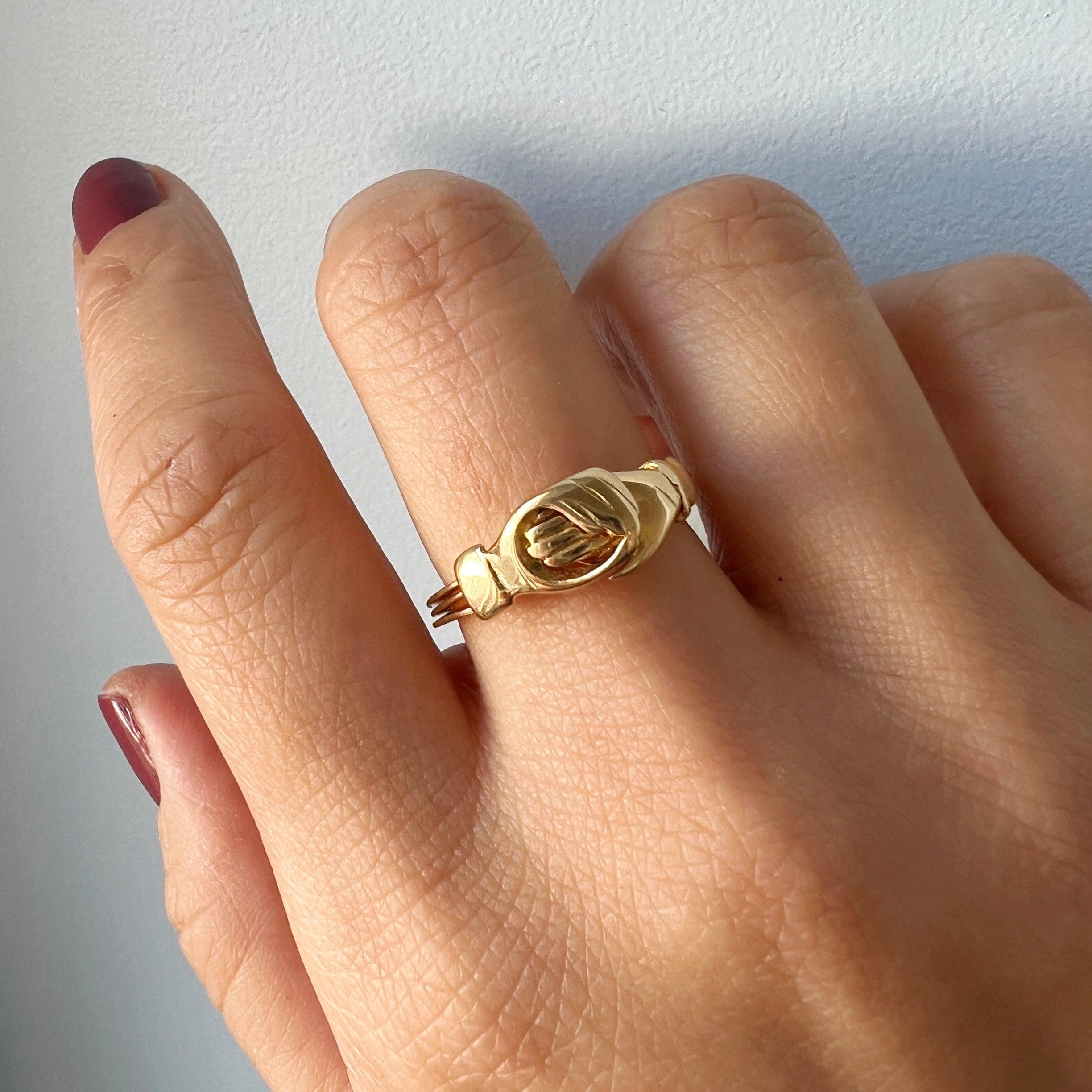 French 18K gold hands heart Fede & Faith ring - Curiously timeless