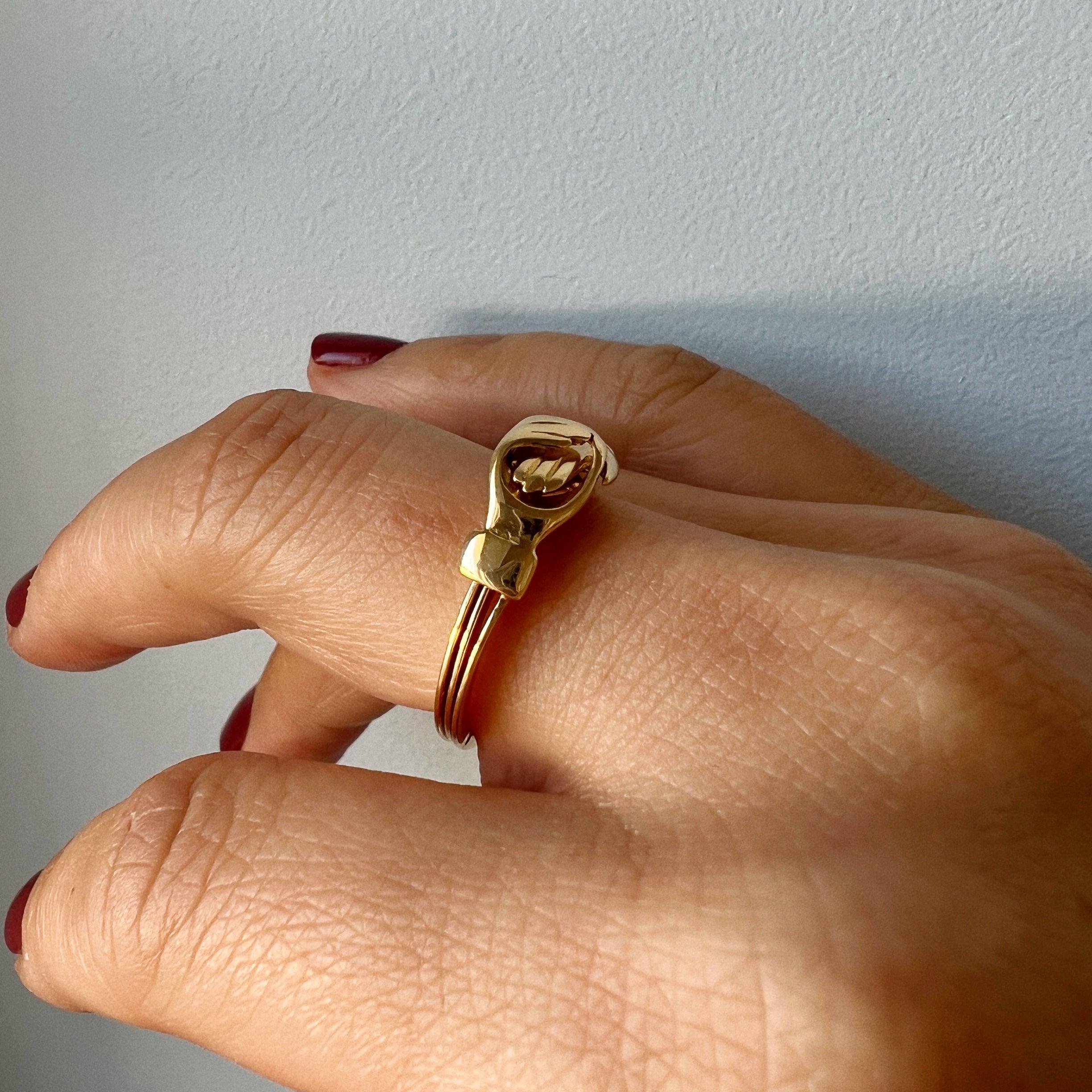 French 18K gold hands heart Fede & Faith ring - Curiously timeless