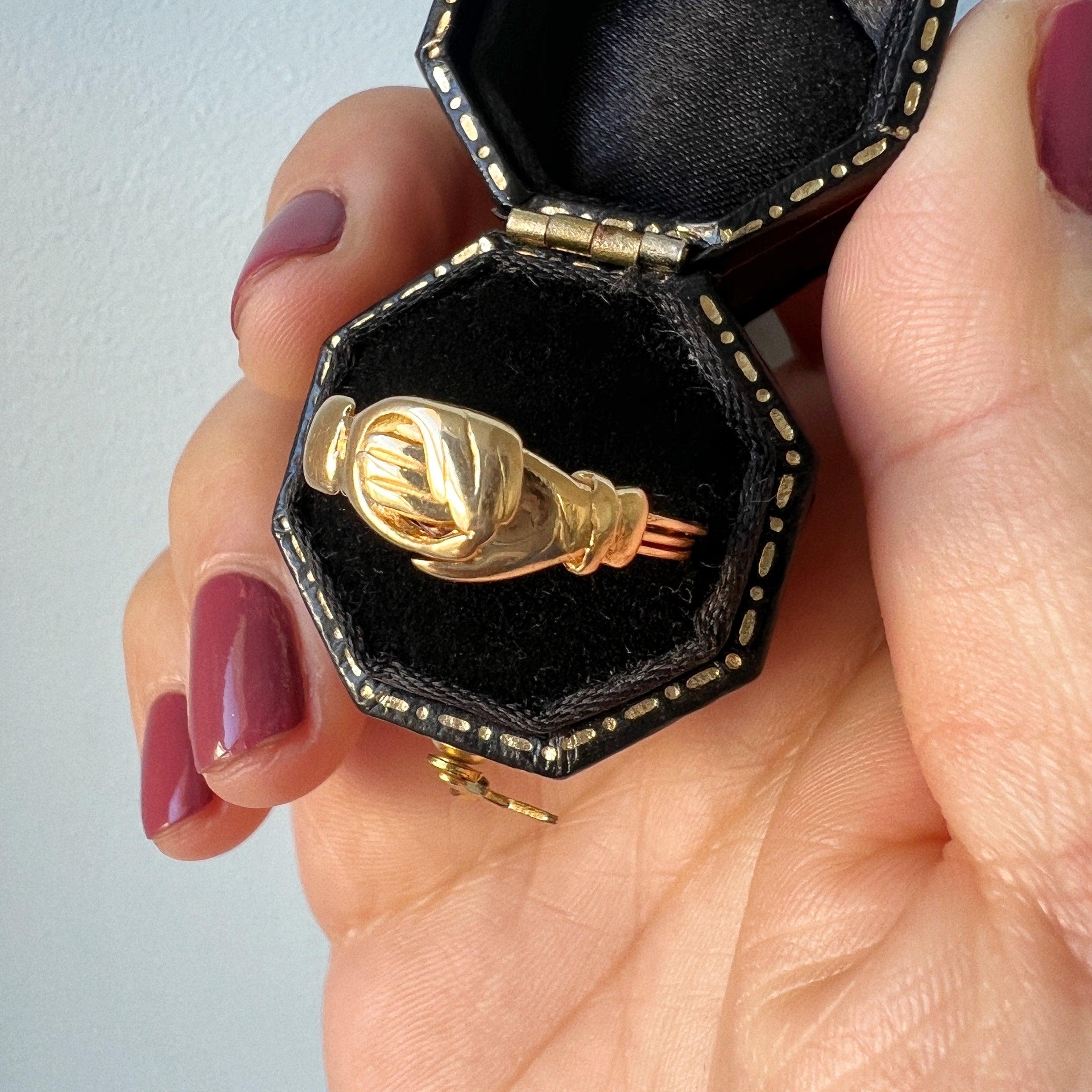 French 18K gold hands heart Fede & Faith ring - Curiously timeless