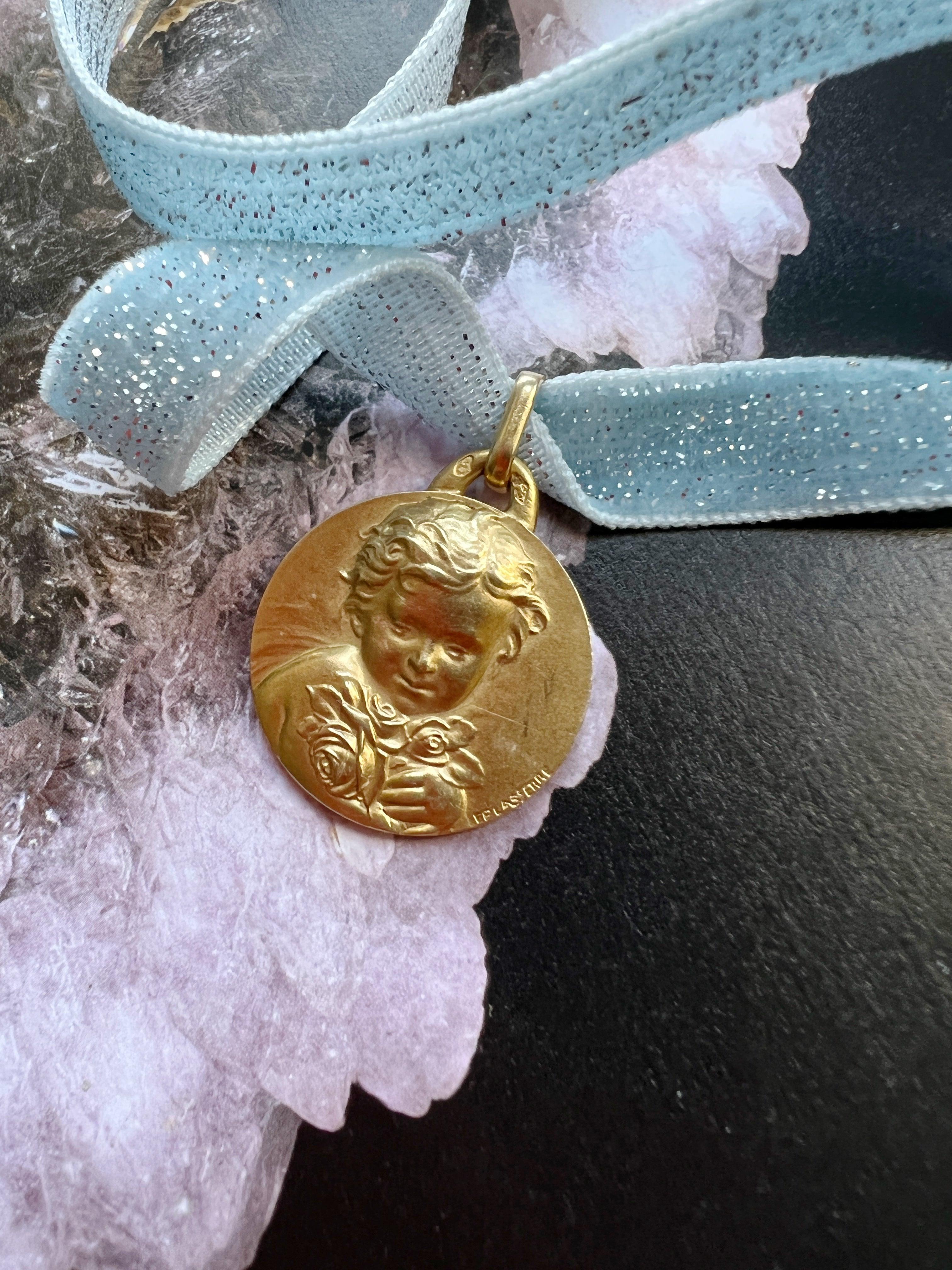 Beautiful French antique 18K gold angel rose medal pendant signed LASSERRE - Curiously timeless