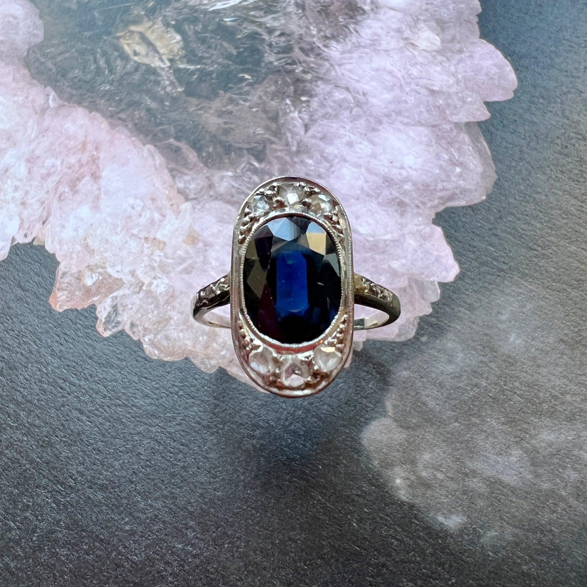 Timeless Art Deco 18K gold diamond sapphire ring - Curiously timeless