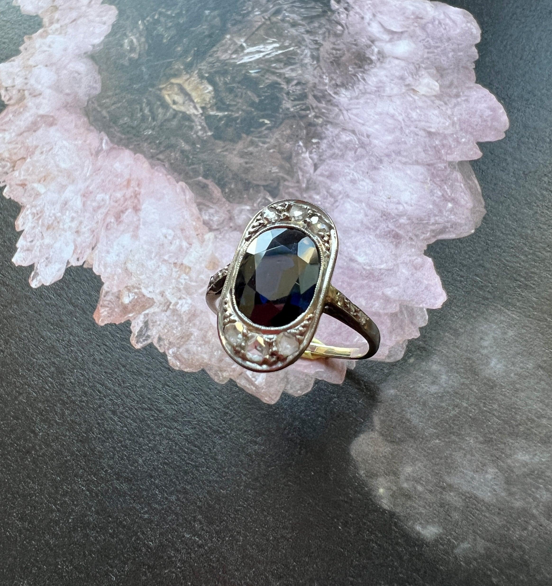 Timeless Art Deco 18K gold diamond sapphire ring - Curiously timeless