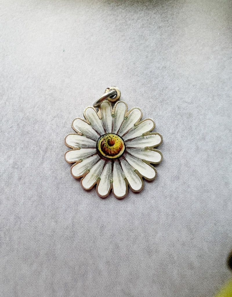 Very sweet Victorian era enameled Daisy flower pendant