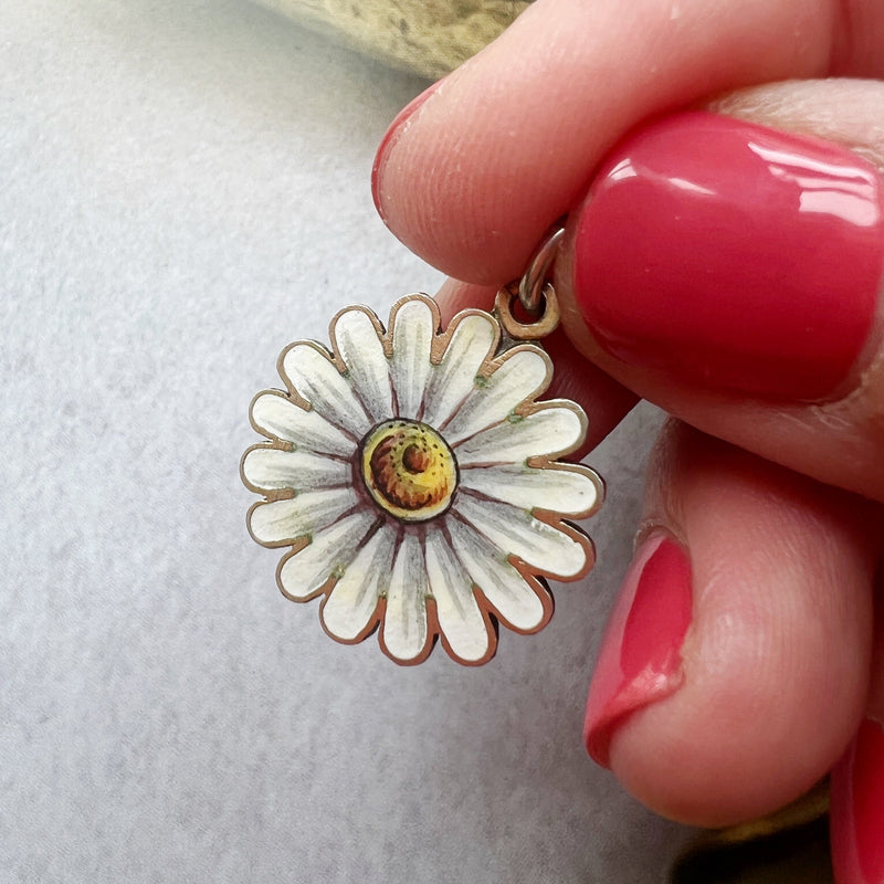 Very sweet Victorian era enameled Daisy flower pendant