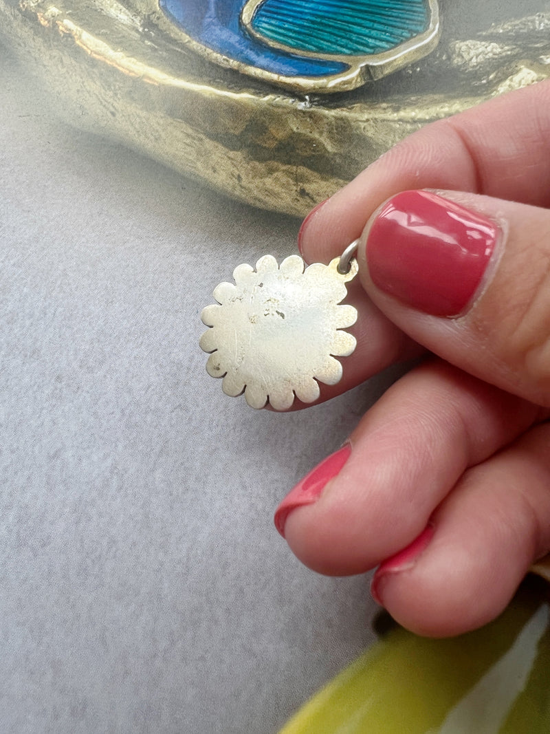 Very sweet Victorian era enameled Daisy flower pendant