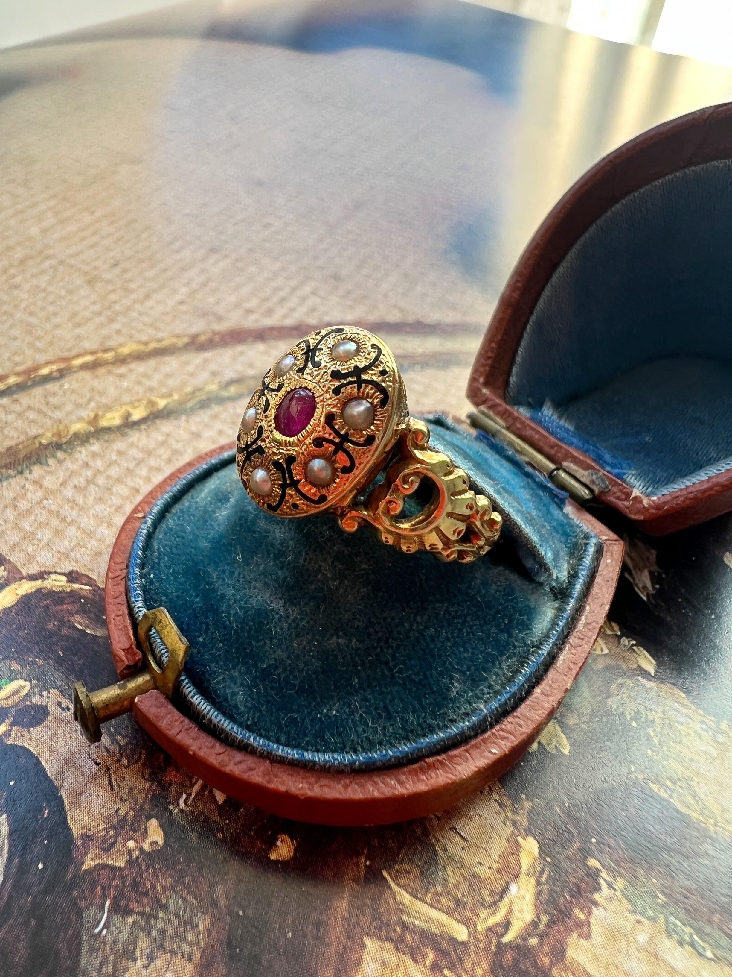 Very rare antique 18K gold ruby pearl black enamel secret box poison ring - Curiously timeless