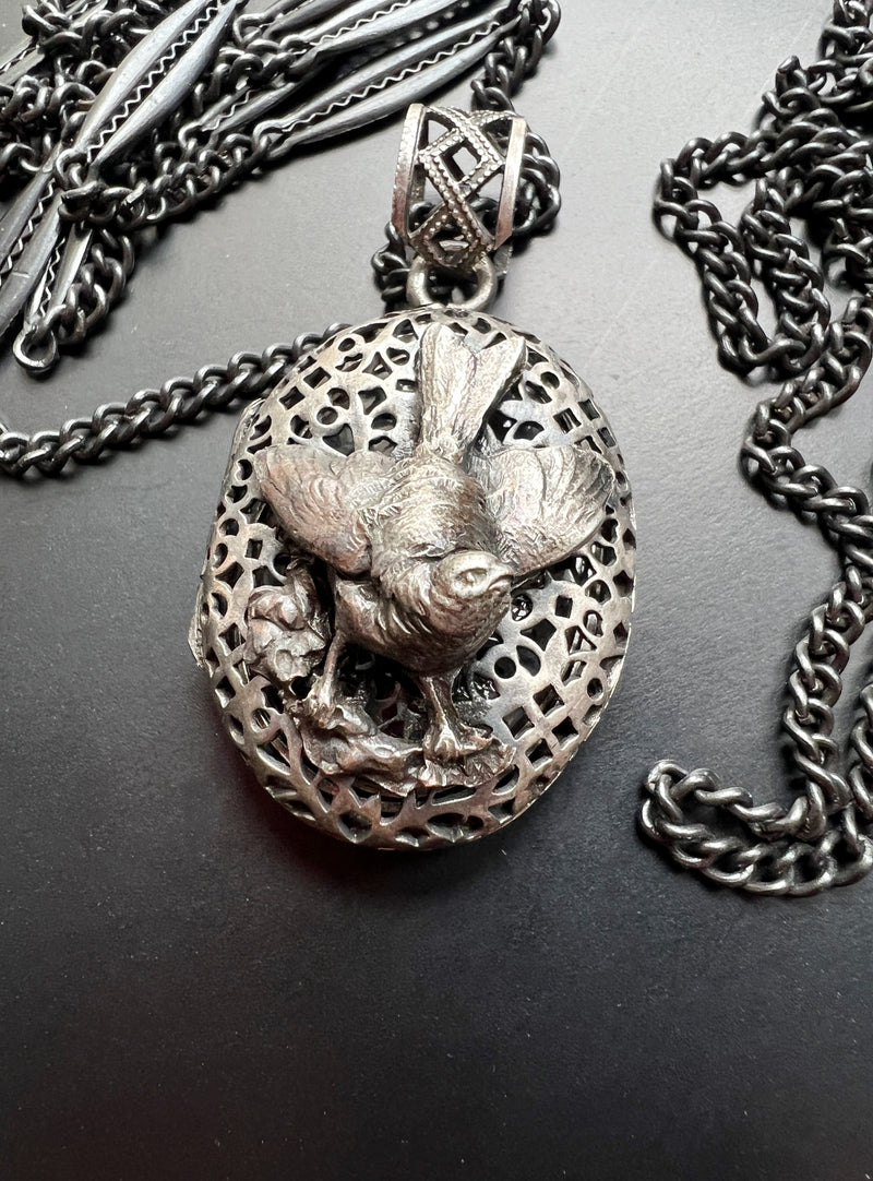 Lovely Victorian era silver magpie bird photo locket pendant