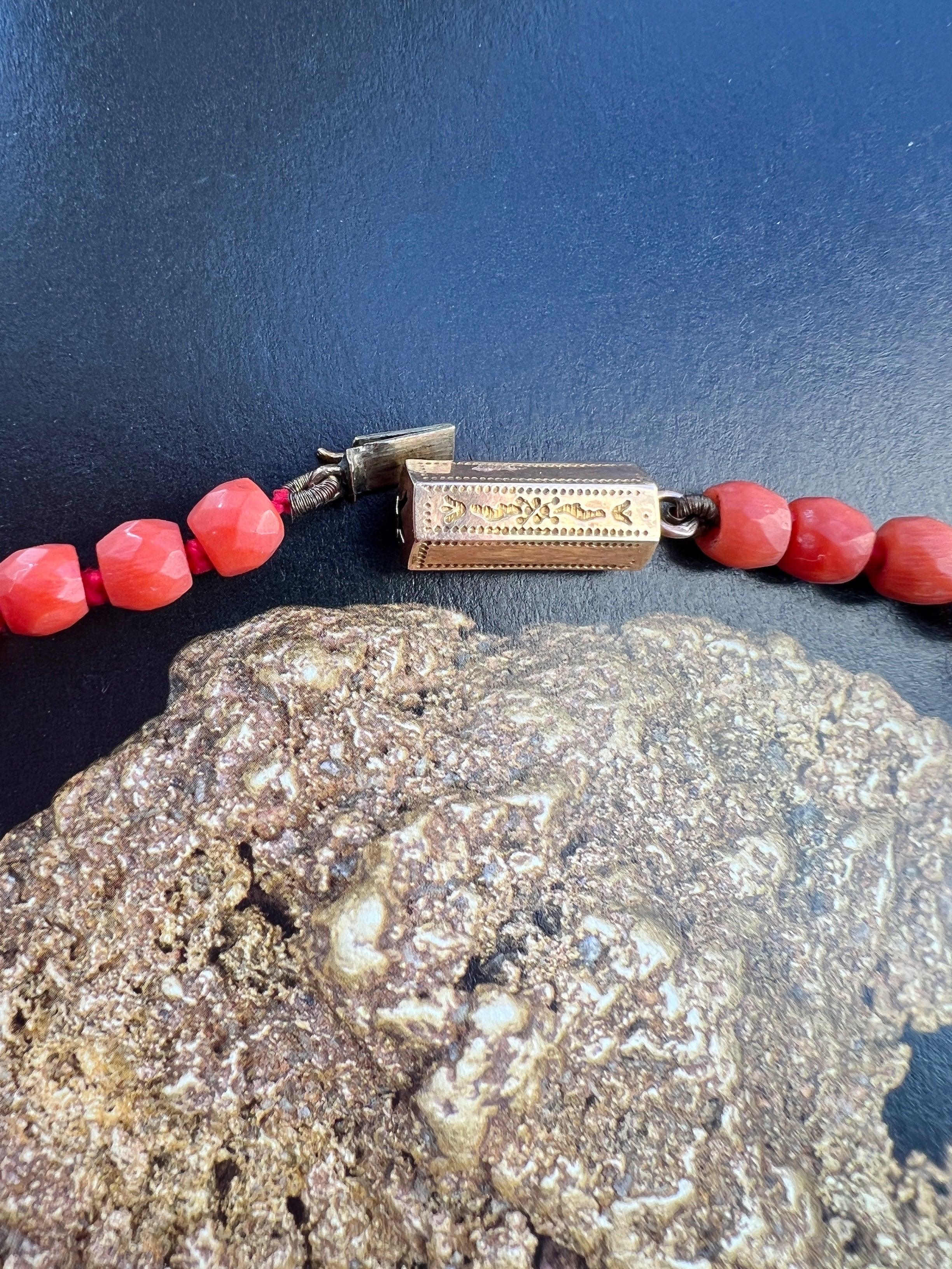 Victorian era 18K gold floral coral necklace - Curiously timeless