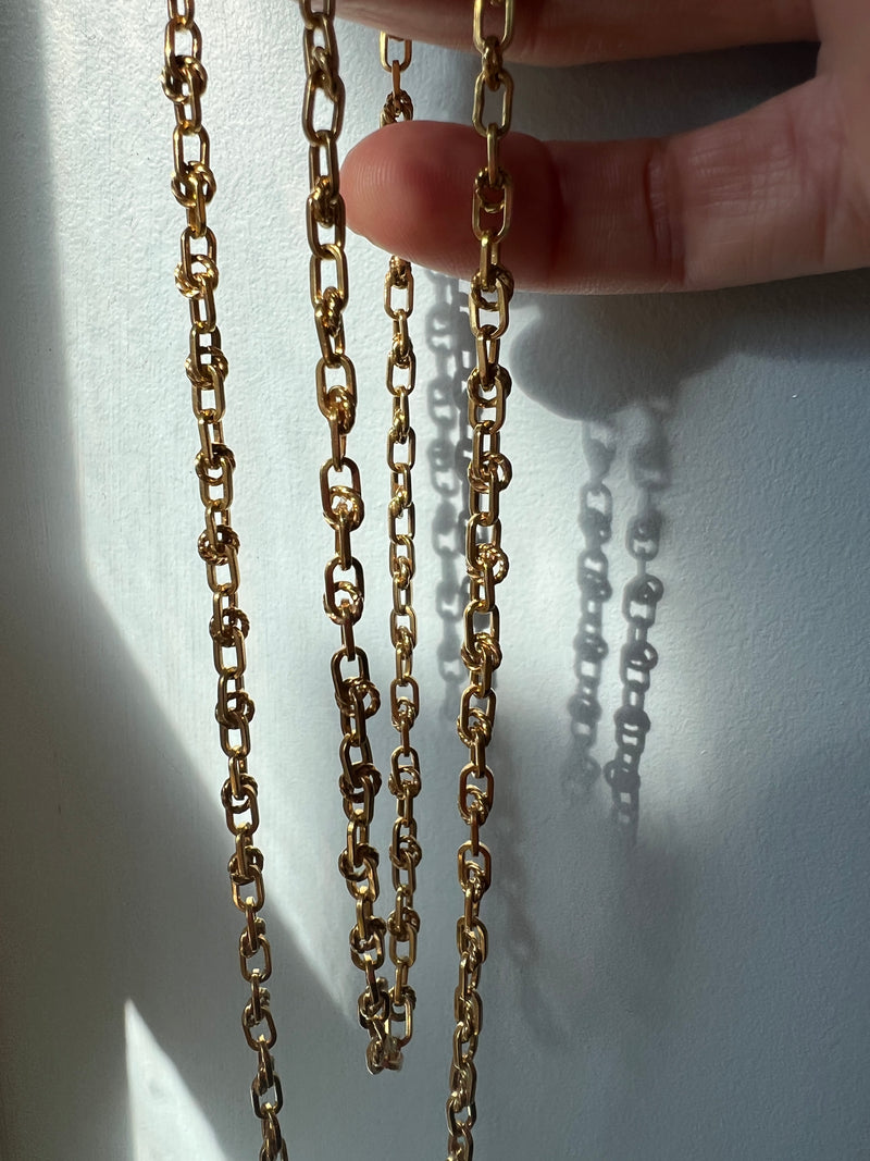 Fabulous Vintage 18K solid gold fancy link long guard chain necklace