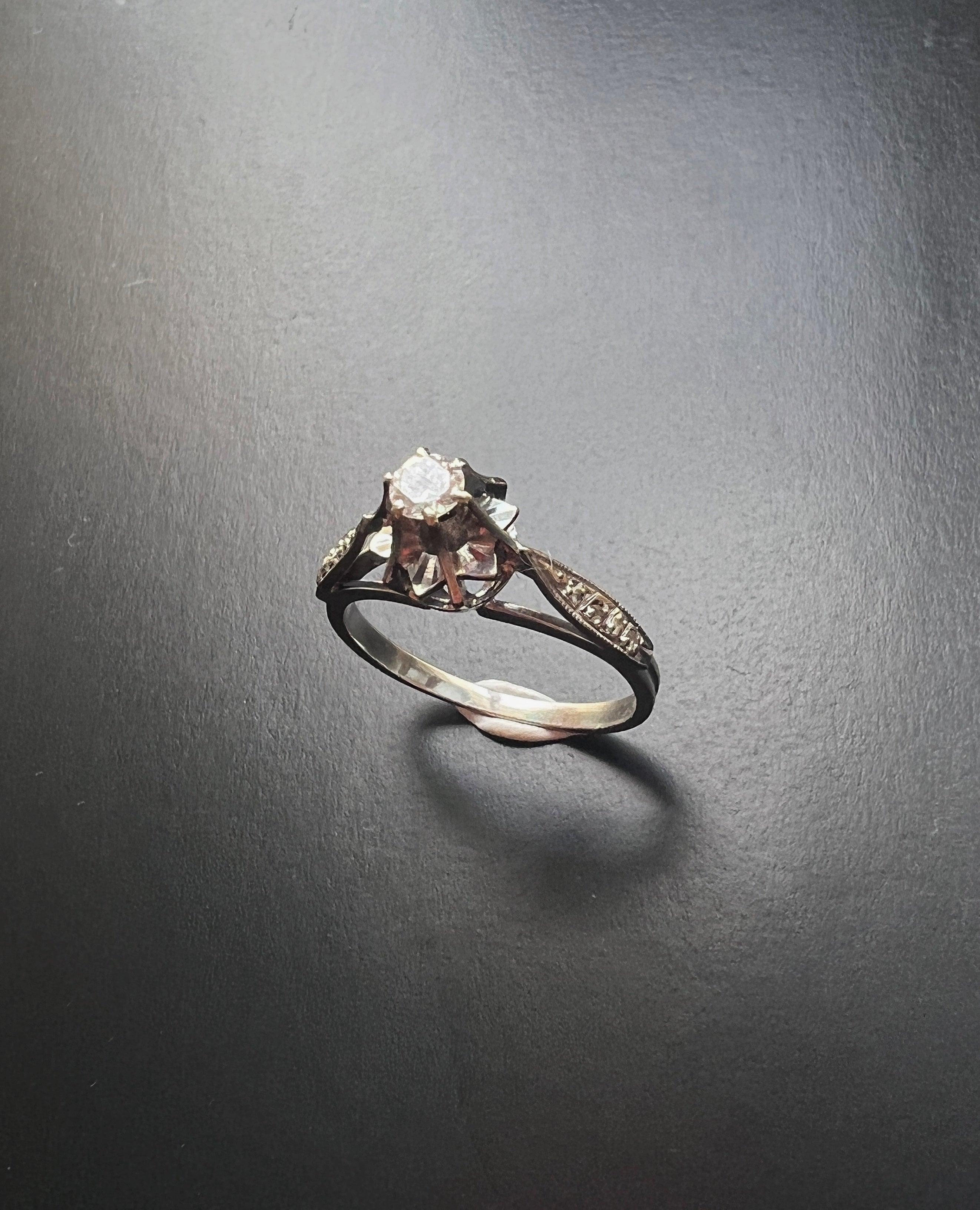 Early 20th century 18K white gold diamond solitaire ring - Curiously timeless