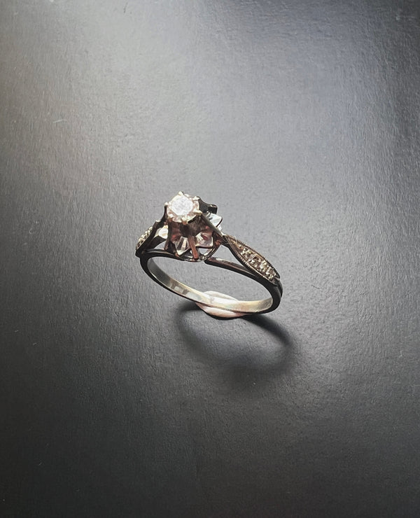 Early 20th century 18K white gold diamond solitaire ring