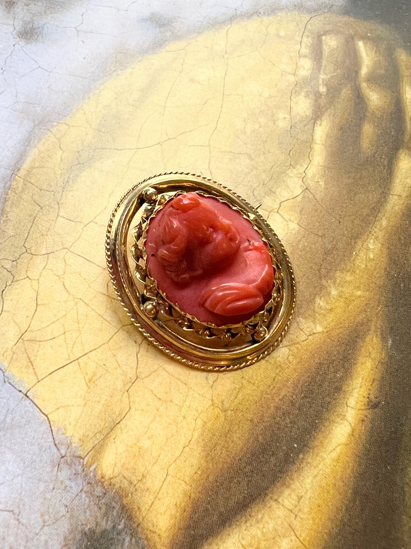 Victorian era sweet Angel coral Cameo 18K gold brooch