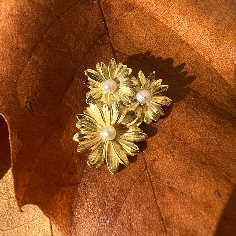 Heartwarming antique 18K yellow gold seed pearls pansy flower pendant