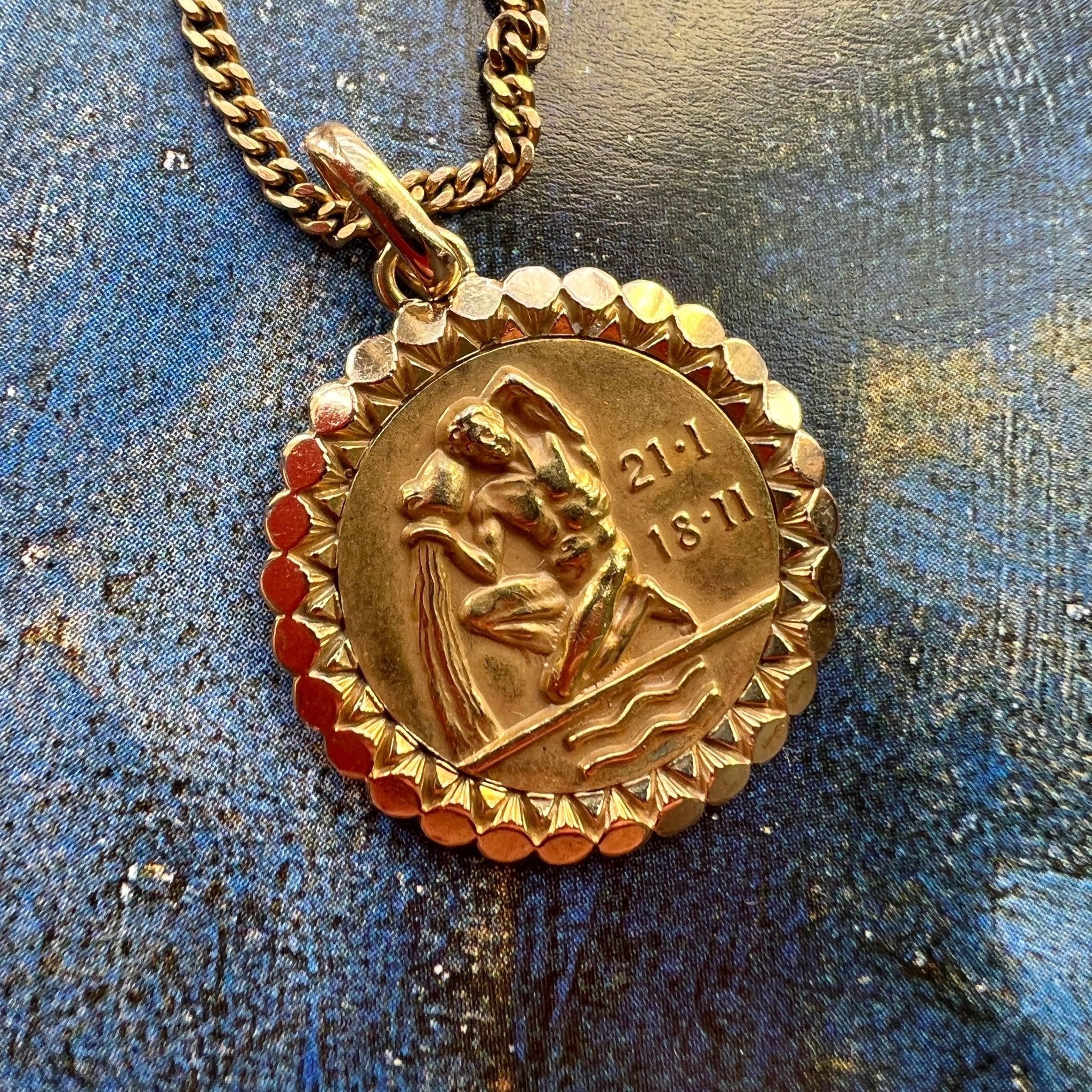 Beautiful French Vintage Zodiac Aquarius 18K gold medal pendant - Curiously timeless