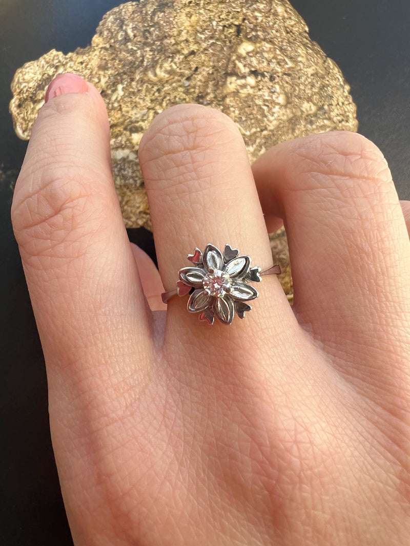 Sweet 18K white gold diamond flower & heart ring