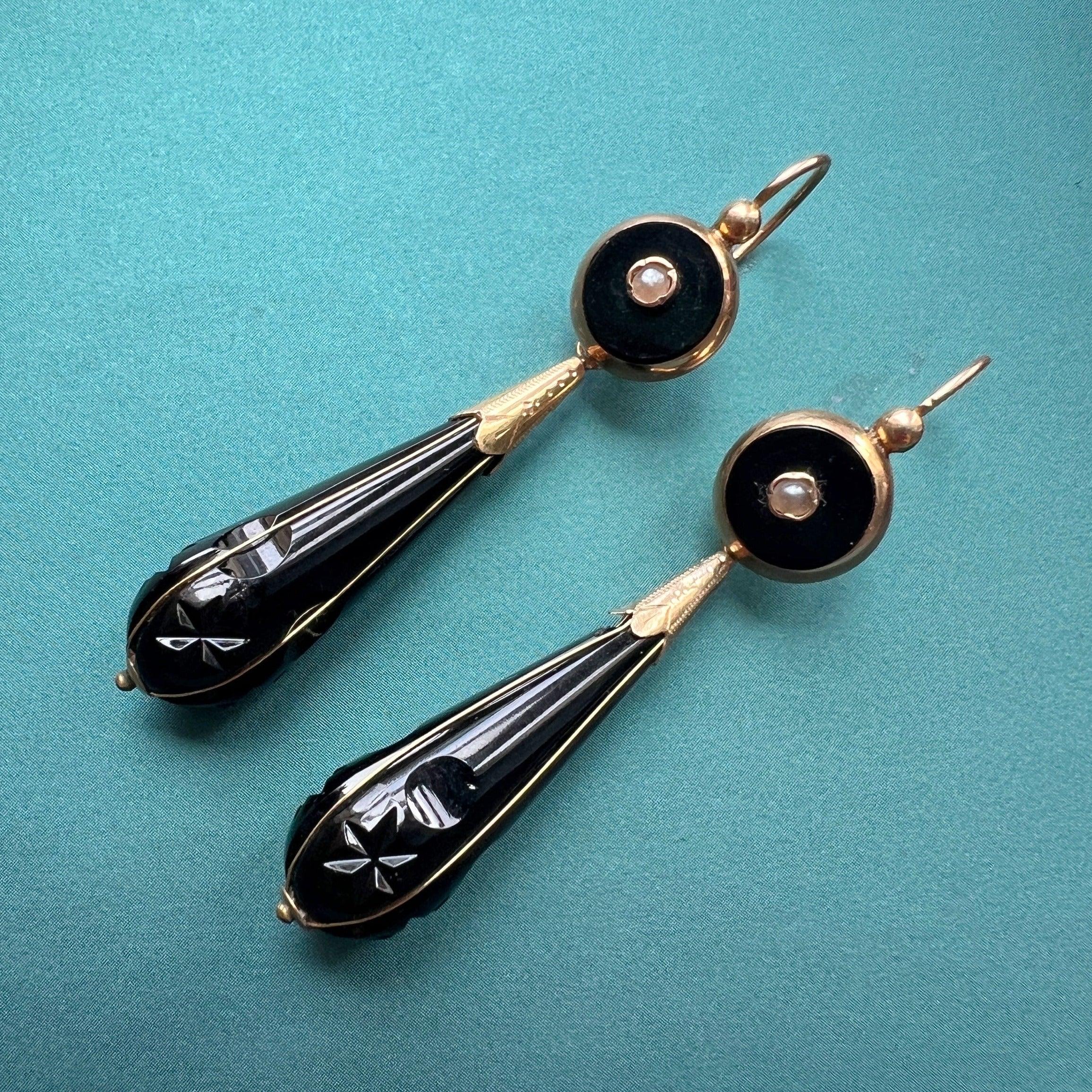 Victorian era Day and Night 18K gold onyx drop earrings - Curiously timeless