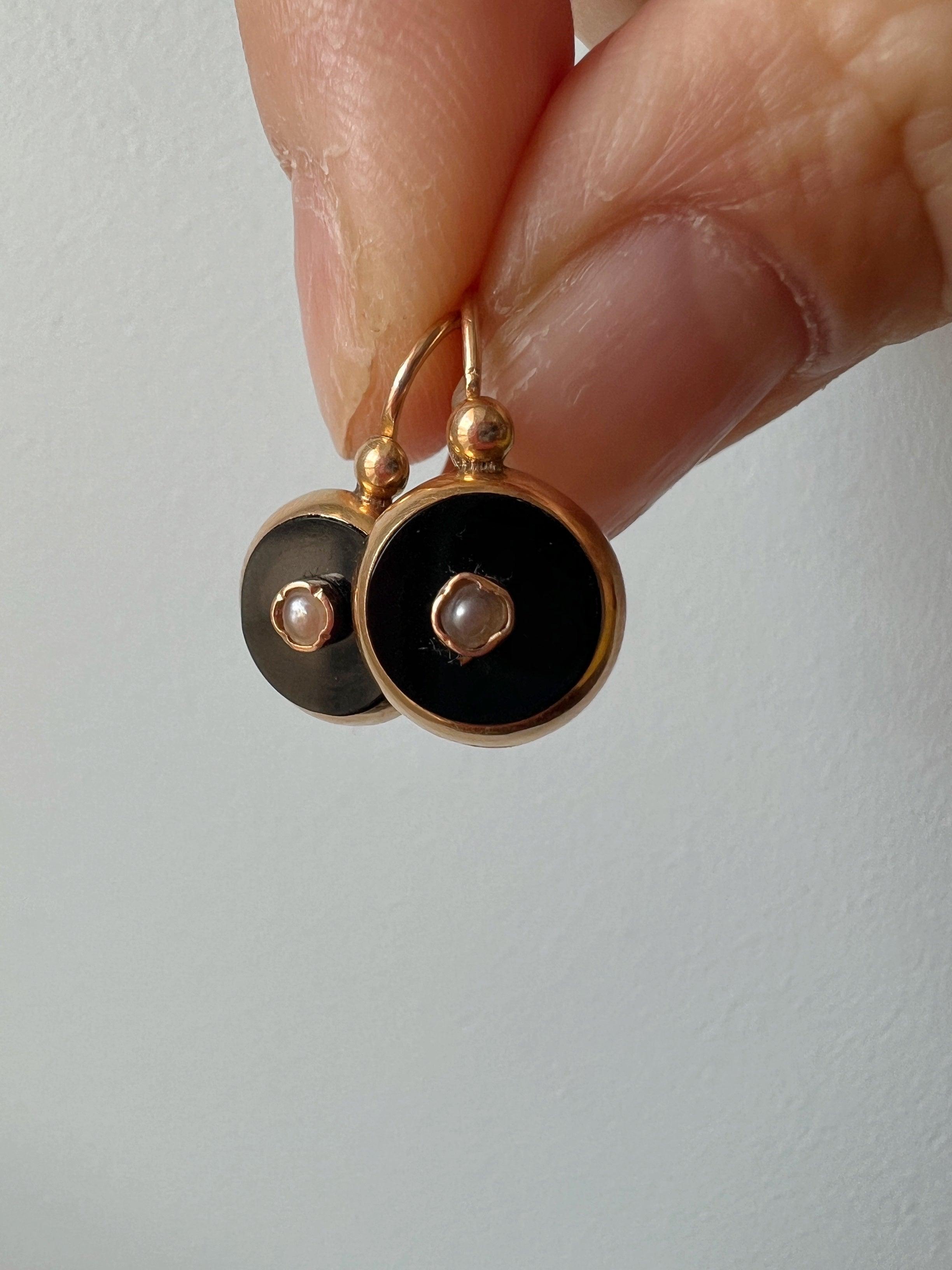 Victorian era Day and Night 18K gold onyx drop earrings - Curiously timeless