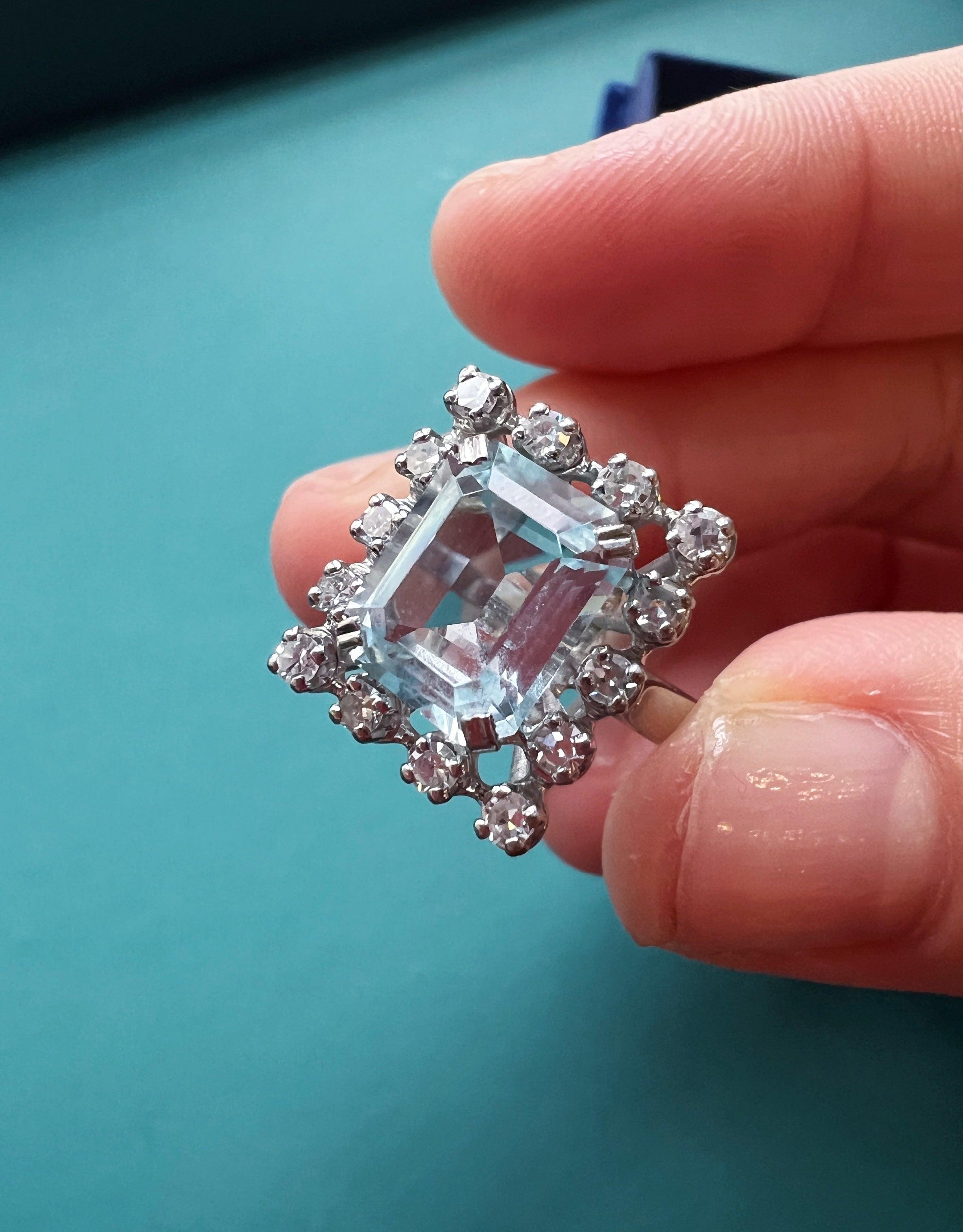 Vintage 18k white gold 4cts aquamarine diamond cocktail ring - Curiously timeless