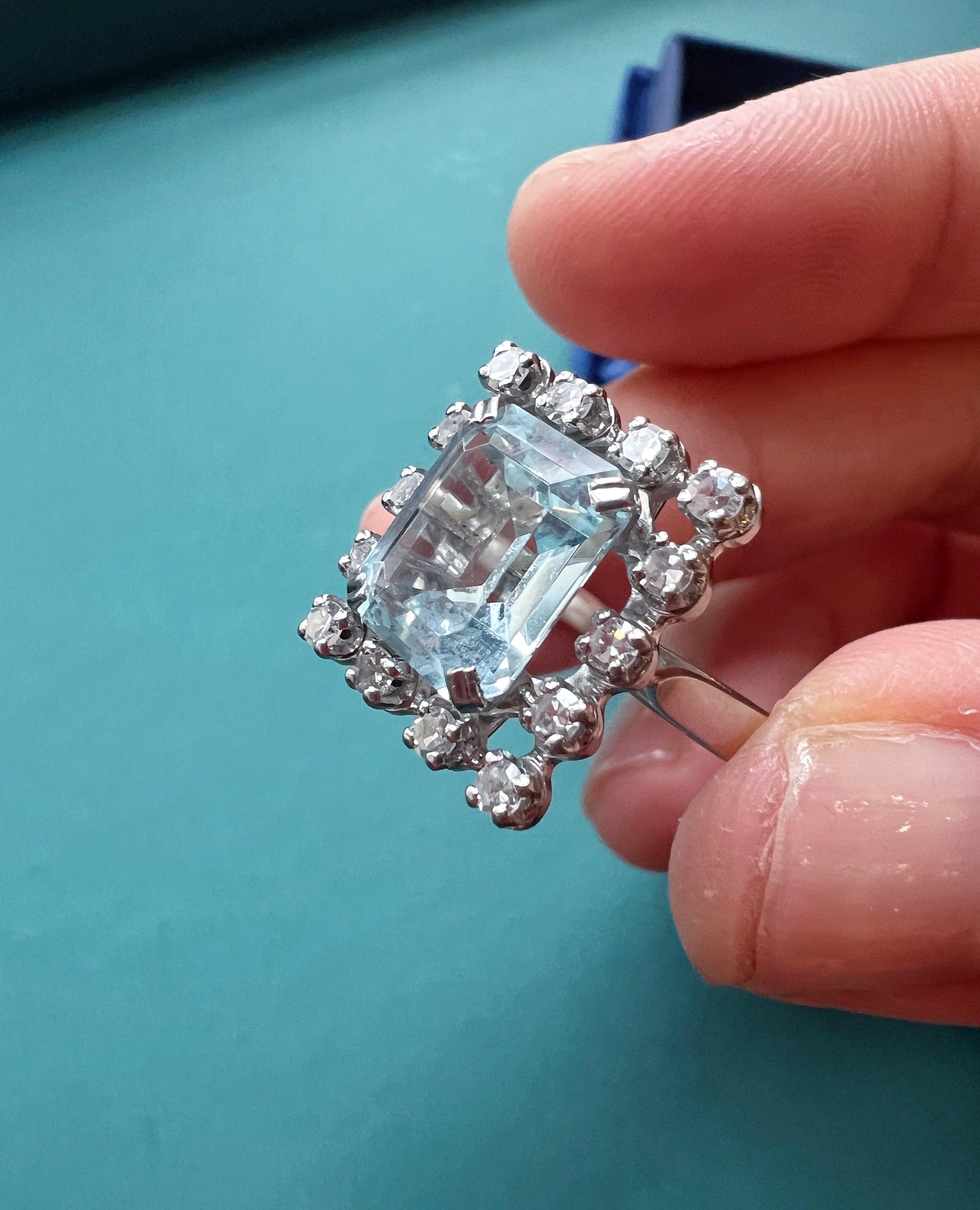 Vintage 18k white gold 4cts aquamarine diamond cocktail ring - Curiously timeless