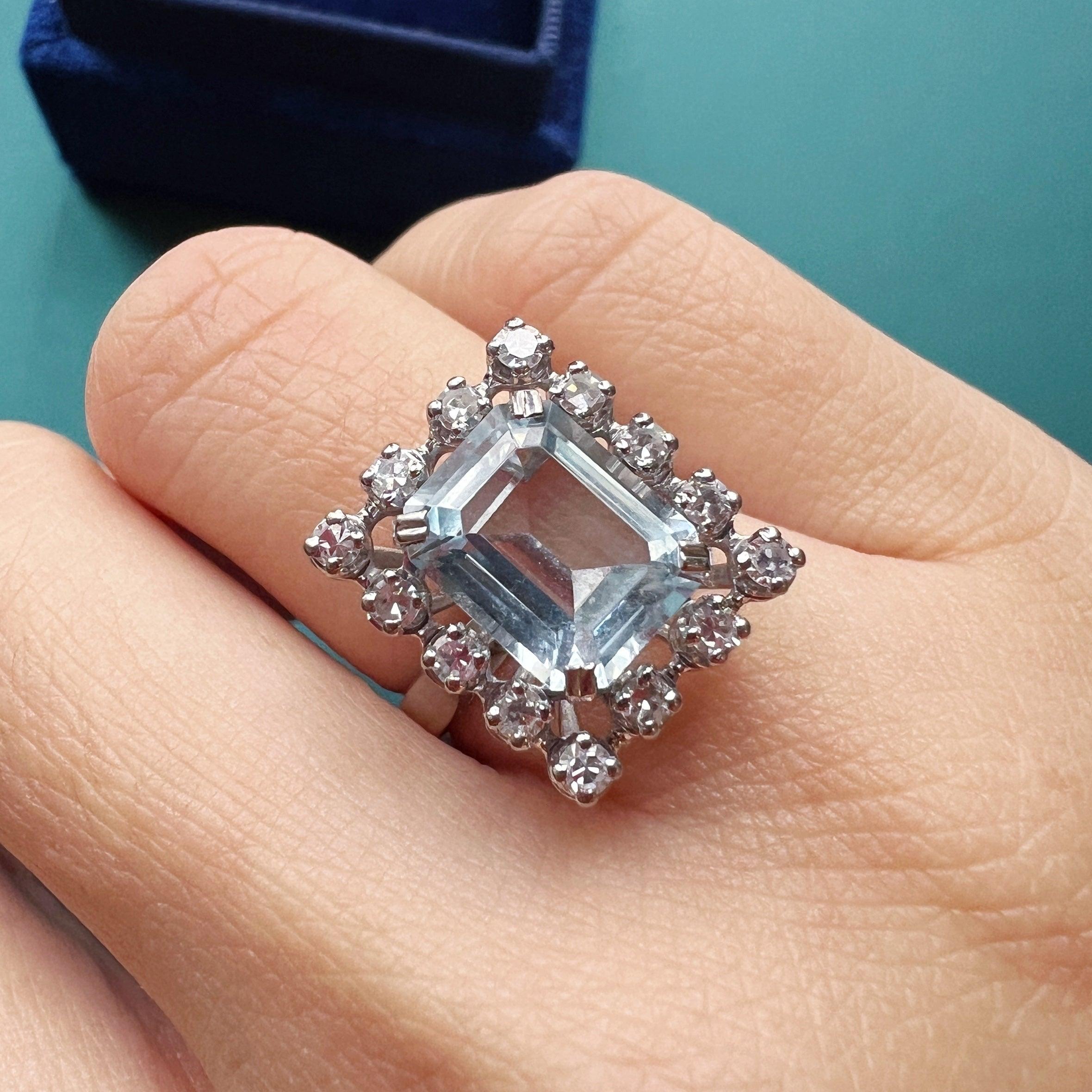 Vintage 18k white gold 4cts aquamarine diamond cocktail ring - Curiously timeless